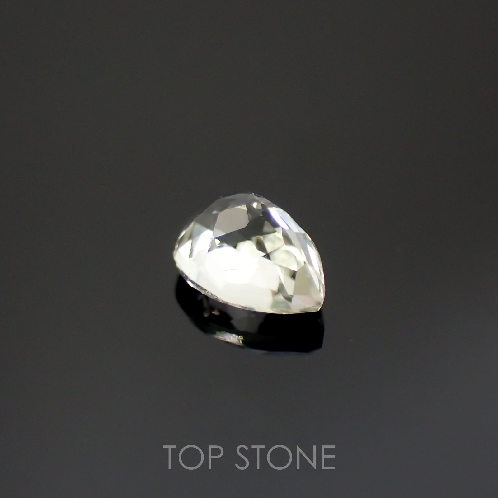 リューコガーネット(宝石名ホワイト グロッシュラー・ガーネット)ビルマ産 0.20ct 識別済[220616321]4.1x2.9mm前後