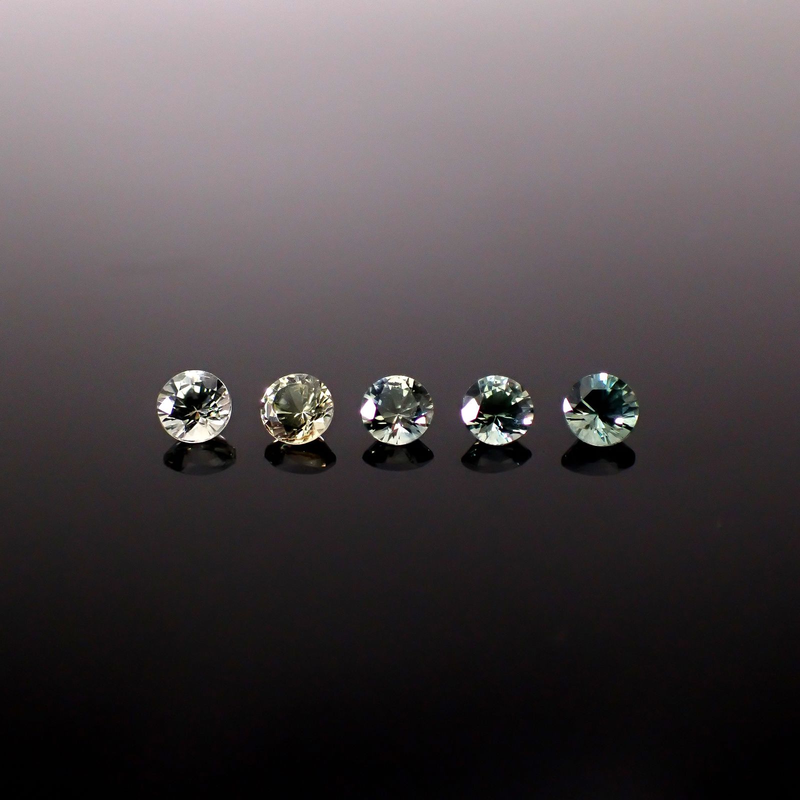 モンタナサファイア カラーグラデーション5個セット アメリカ・モンタナ州産 0.72ct(5pcs合計) / 3x3mm前後 [260131624]