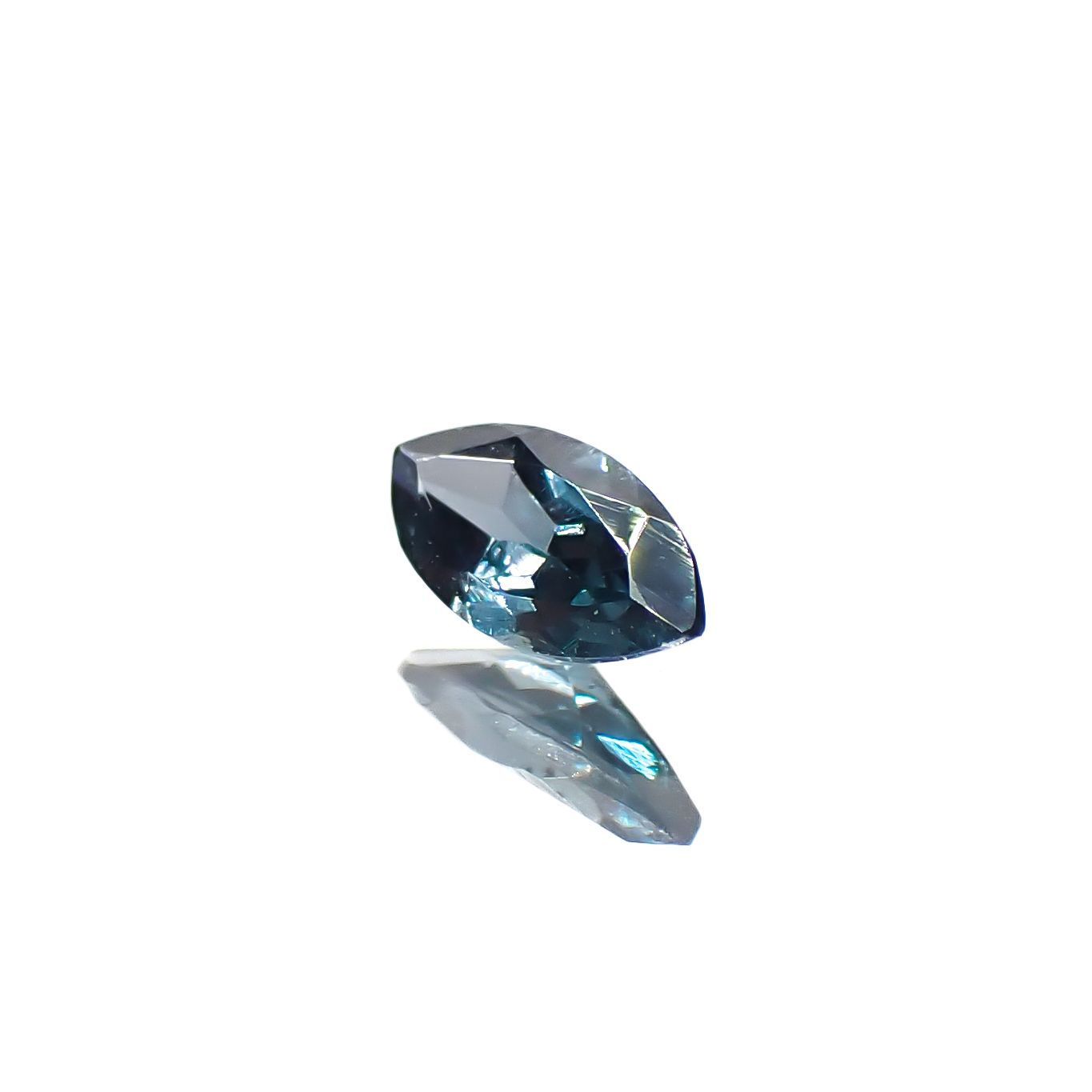 ベキリーブルーガーネット（カラーチェンジガーネット アレキタイプ） マダガスカル・ベキリー産 0.17ct[240628283]5.1x2.5mm前後
