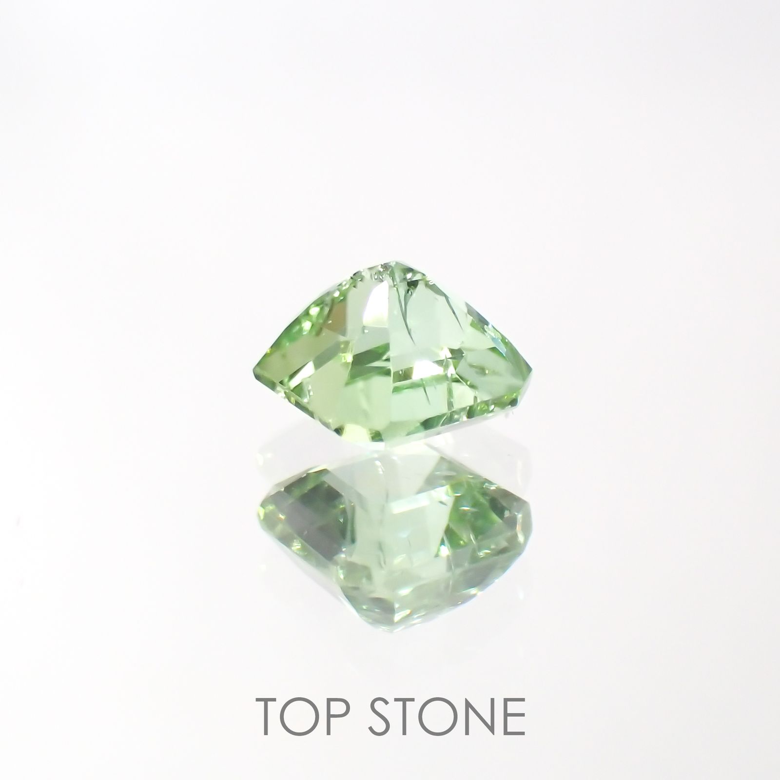 ミントトルマリン(宝石名グリーン・トルマリン) アフガニスタン産 0.59ct 識別済[211013617]4.8×4.8mm前後