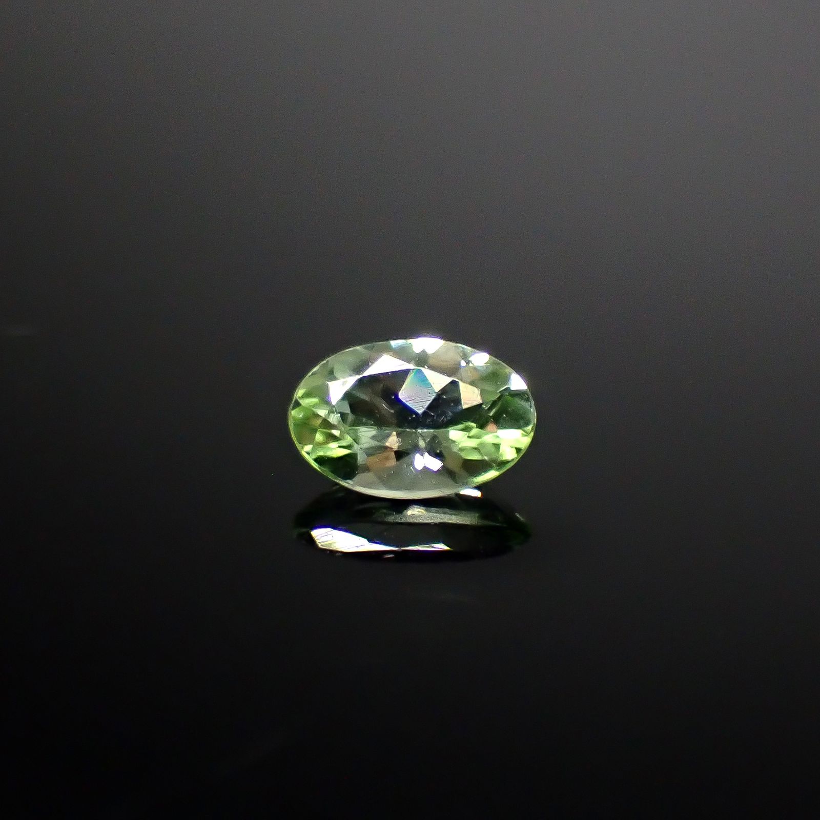 ミントペリドット パキスタン/ノルウェー産 0.46ct [250730637]6.2x4.1mm前後