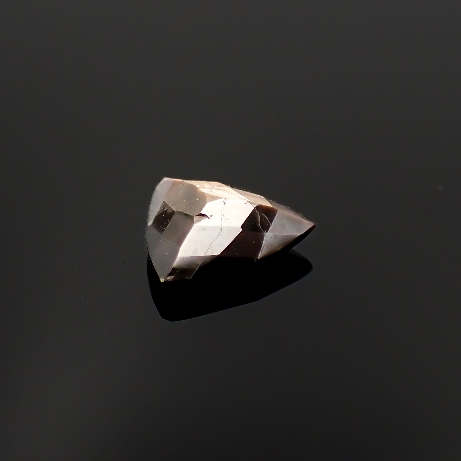 ゴールドシーンサファイア非加熱 ケニア産 1.50ct[230321329]7.8x8mm前後