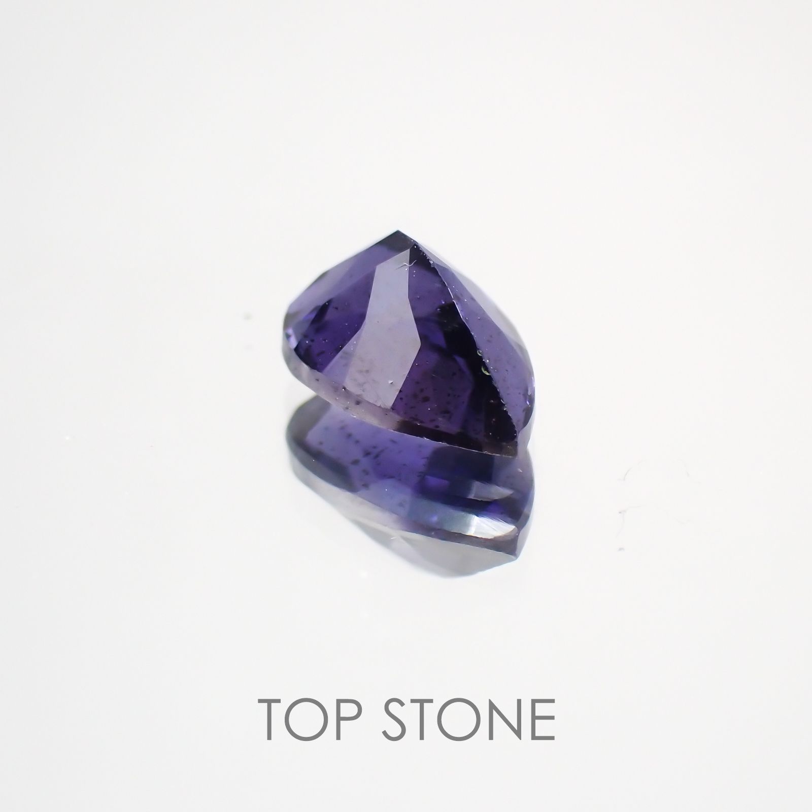 アイオライトサンストーン ブラジル・インド産 ルース 0.75ct[210310443]7.9×5.1mm前後