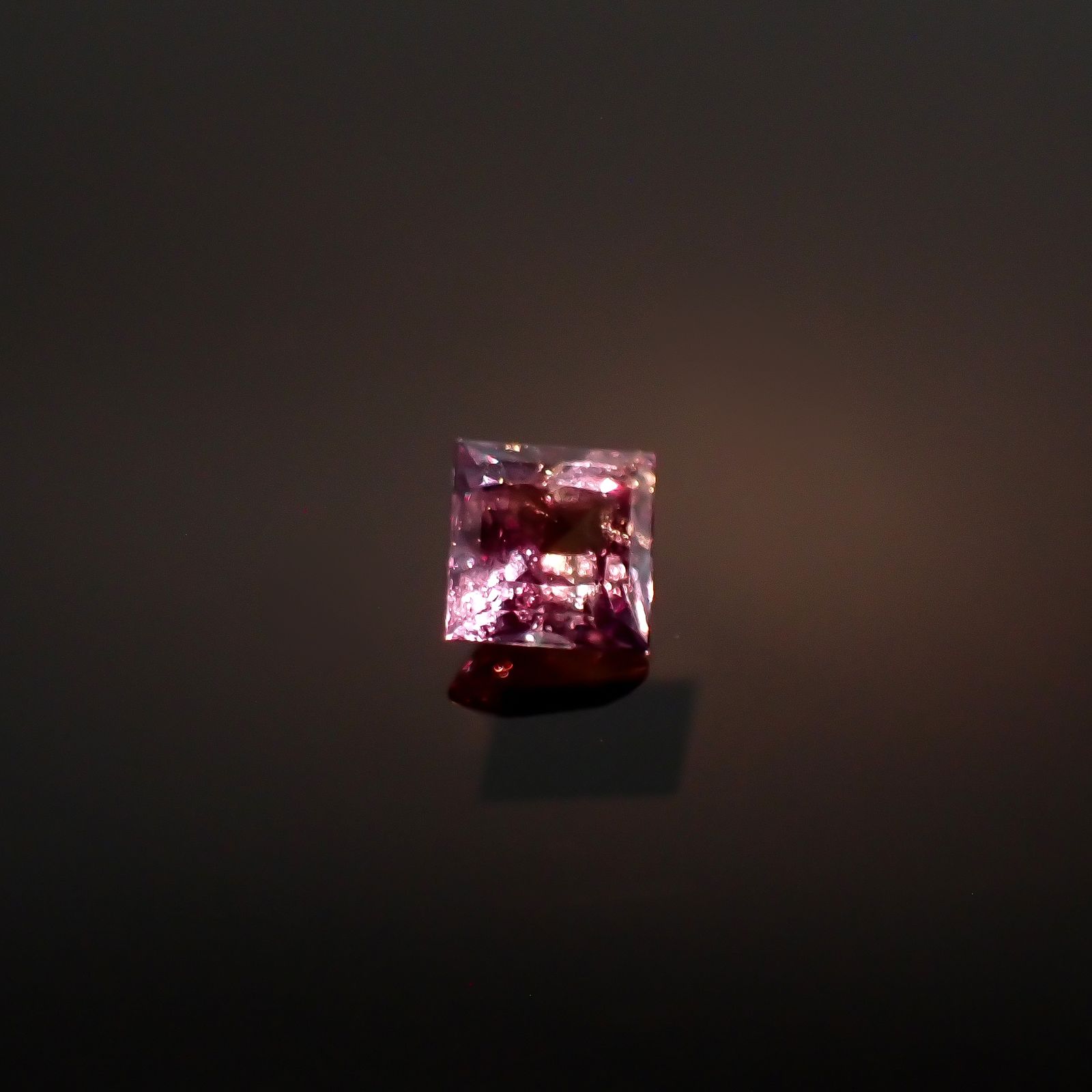 ◇プリンセスカット◇アレキサンドライト ブラジル産/EmeraldMains社製 0.082ct[240527591]2.4x2.4mm前後