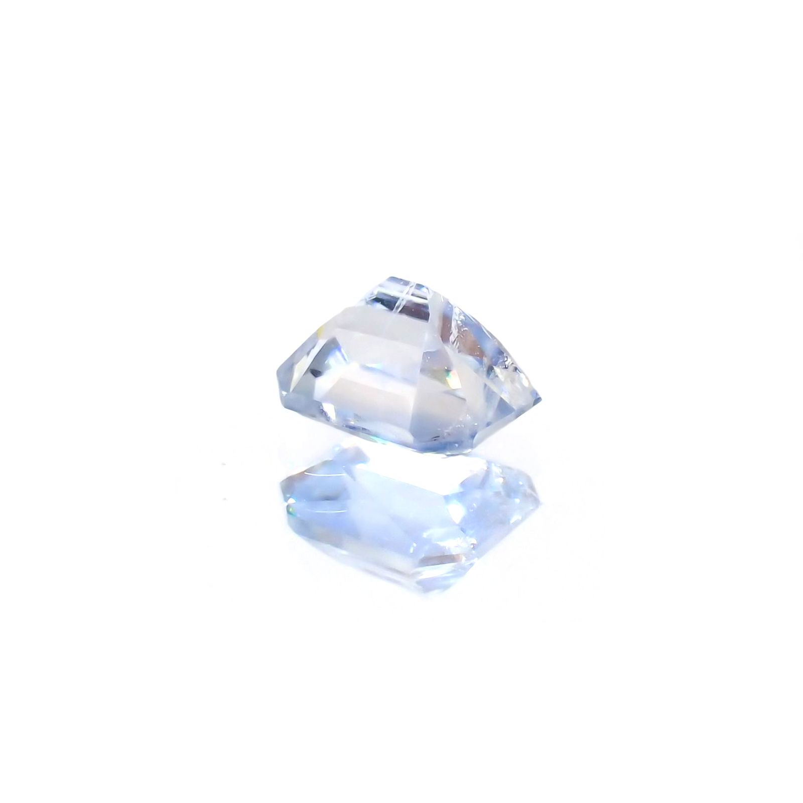 ベニトアイト(宝石名ベニトアイト) アメリカ・カリフォルニア州サンベニト産 ソ付(彩珠) 0.645ct / 5.1x4.2mm前後 [210310210]