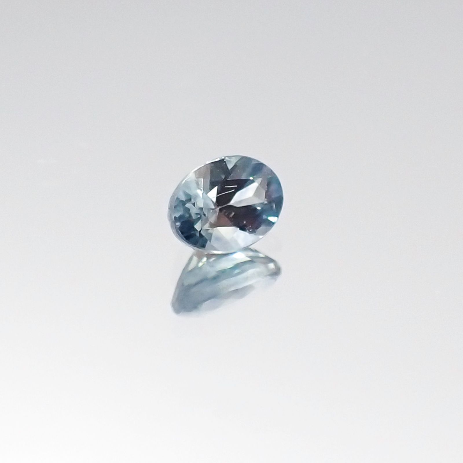 モンタナサファイア(宝石名サファイア) アメリカ・モンタナ州産 0.23ct 識別済[20116046]4×3mm前後