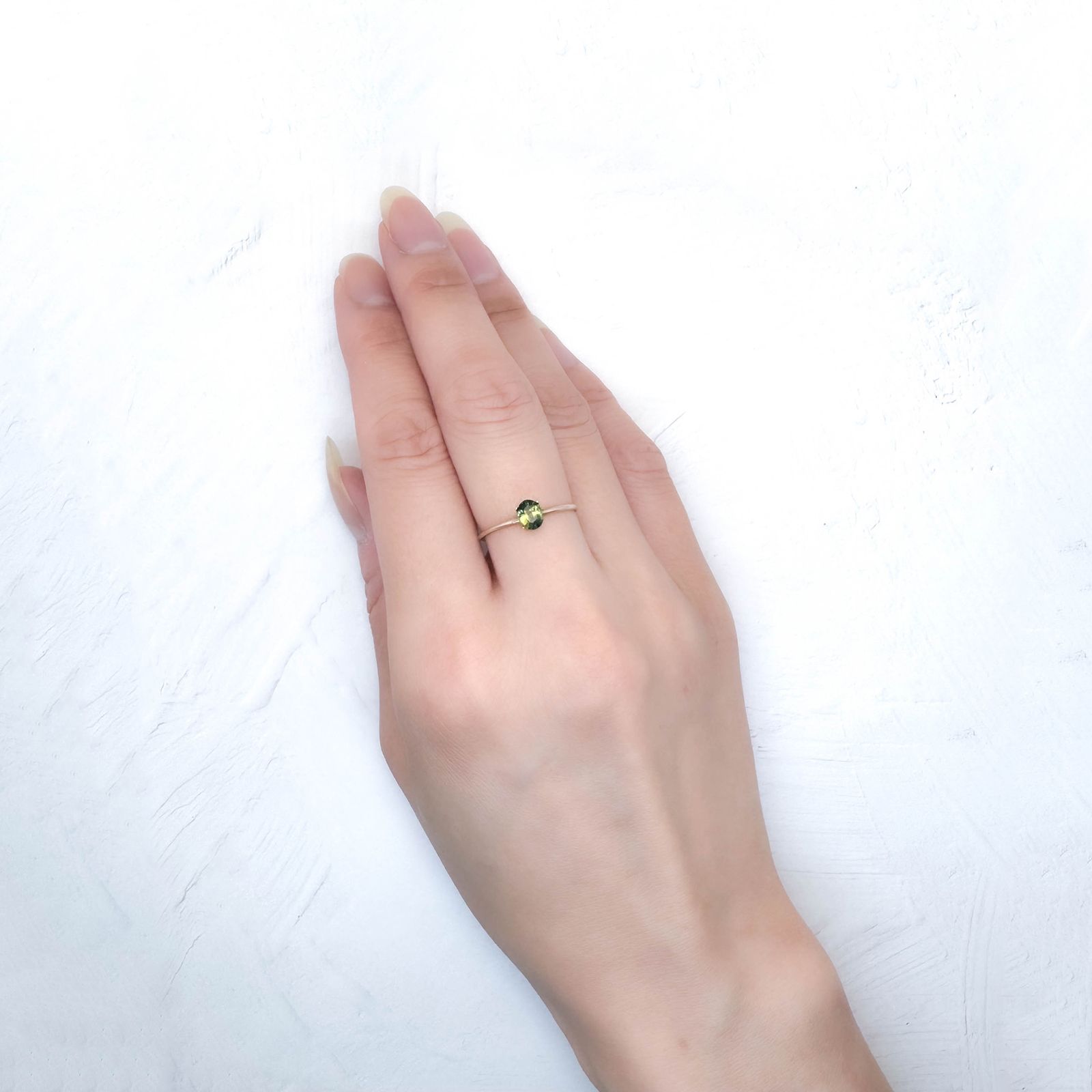 バイカラーサファイア タンザニア産 0.44ct / 5x4mm前後 [250931132]