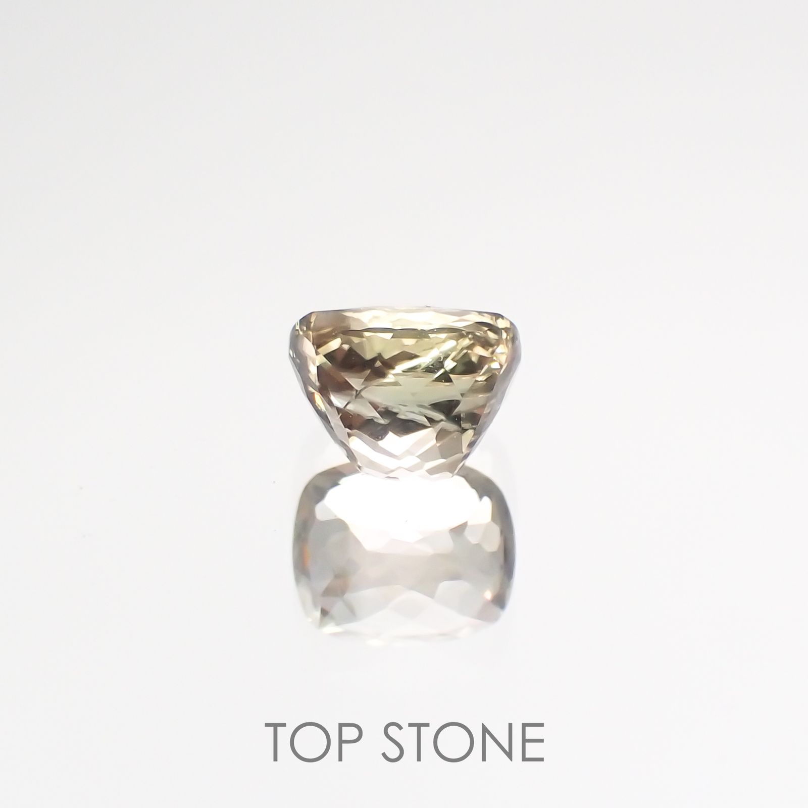 ダイアスポア カラーチェンジ(宝石名ダイアスポア) トルコ産 1.22ct 識別済[210812418]6.3×5.2mm前後