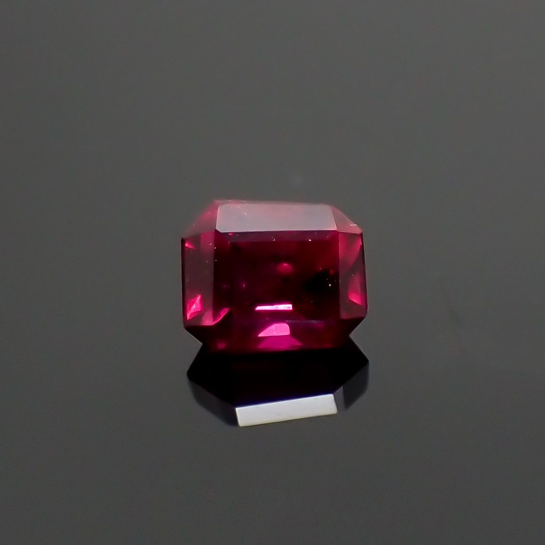 ルビー 非加熱(宝石名ルビー) マダガスカル産 0.12ct 識別済[210711732]2.8×2.4mm前後