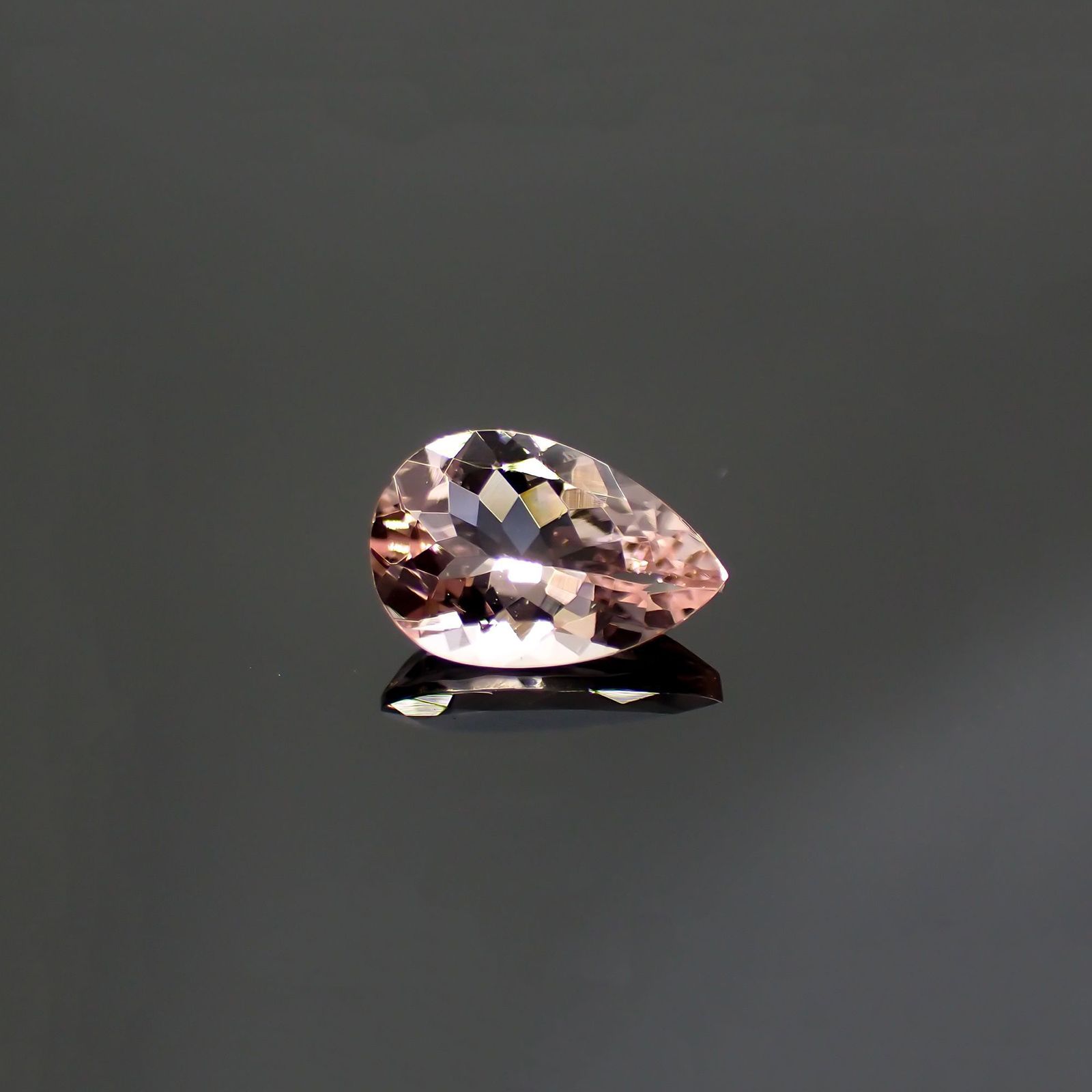 モルガナイト(宝石名モルガナイト)ナイジェリア産 1.08ct 識別済[220114004]9.1x6.2mm前後