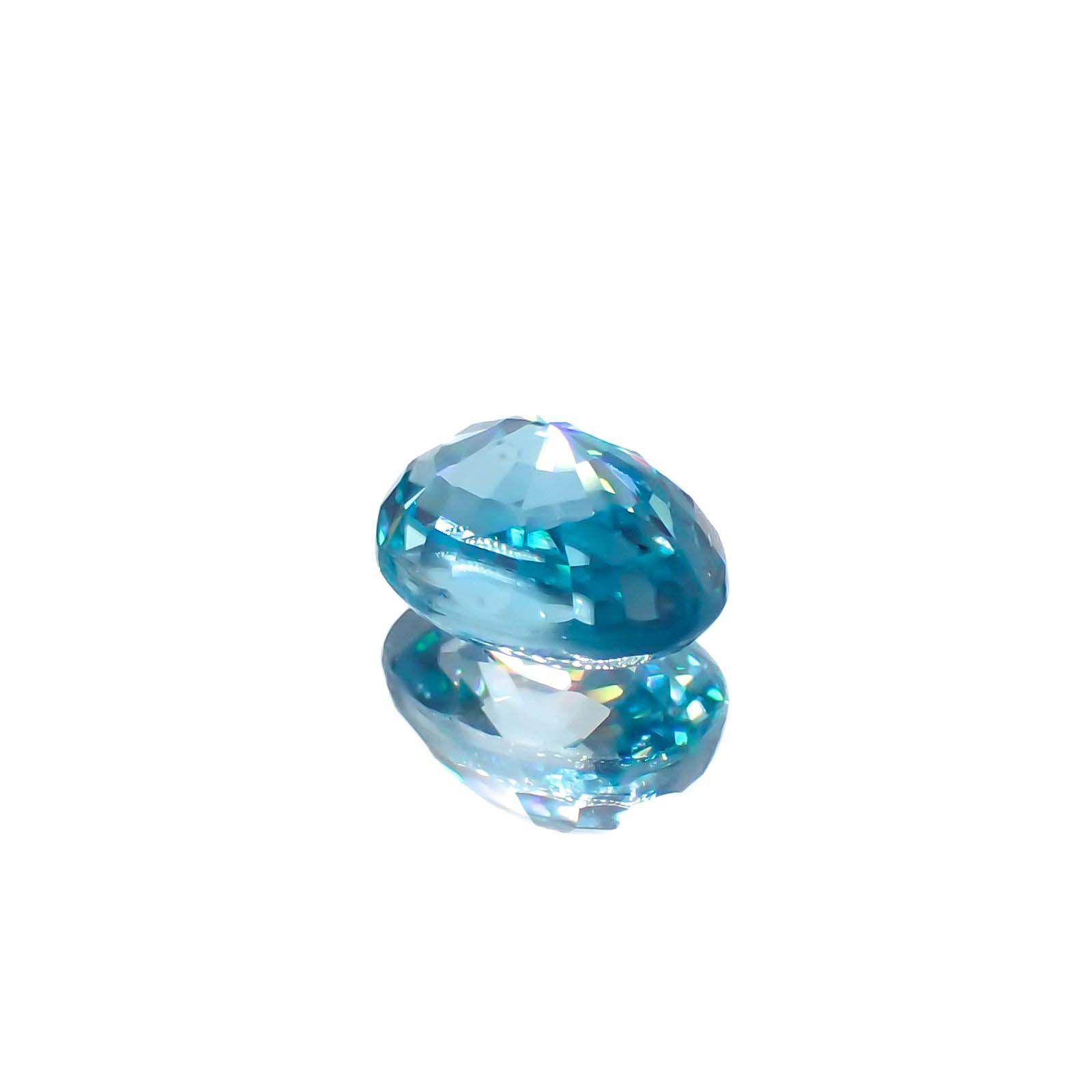 ブルージルコン(宝石名ジルコン)カンボジア産 2.51ct 識別済[220817502]8x5.9mm前後