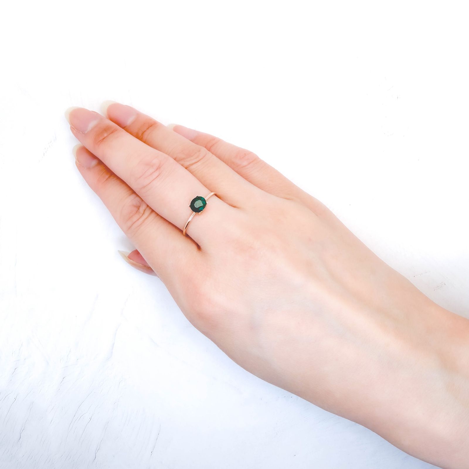 ダイオプテーズ ナミビア産 0.80ct / 5.8x5mm前後 [260632299]