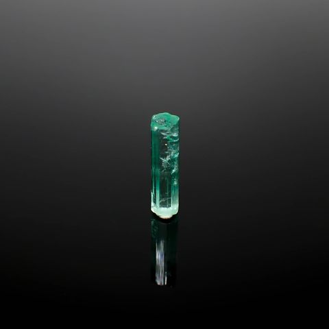 エメラルド柱状結晶 原石 コロンビア産 4.50ct[240427260]19.2x4.9mm前後