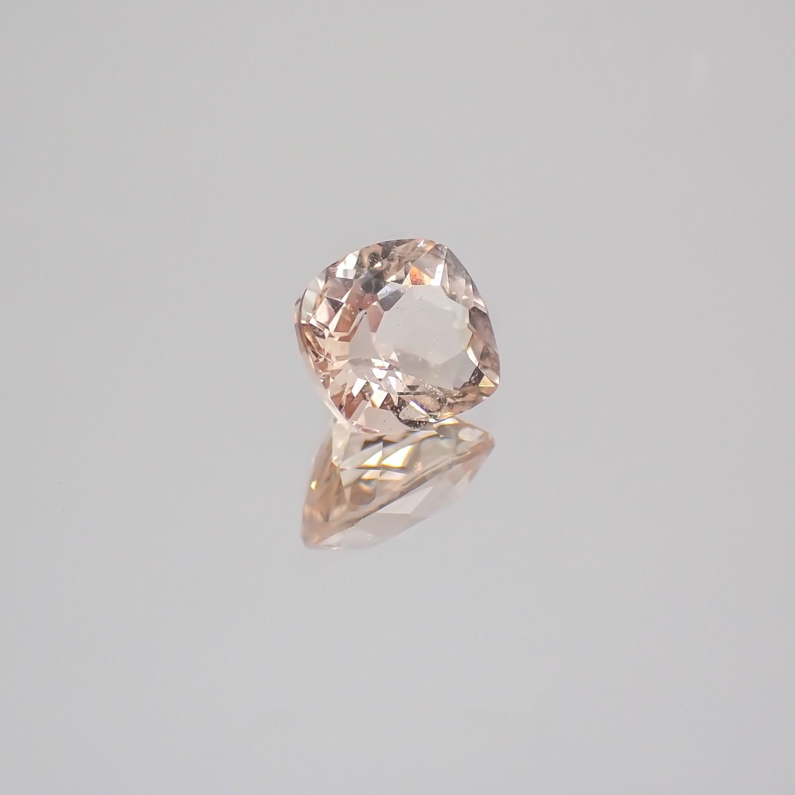 モルガナイト(宝石名モルガナイト)ナイジェリア産 1.18ct 識別済[231224423]6.8x5.9mm前後