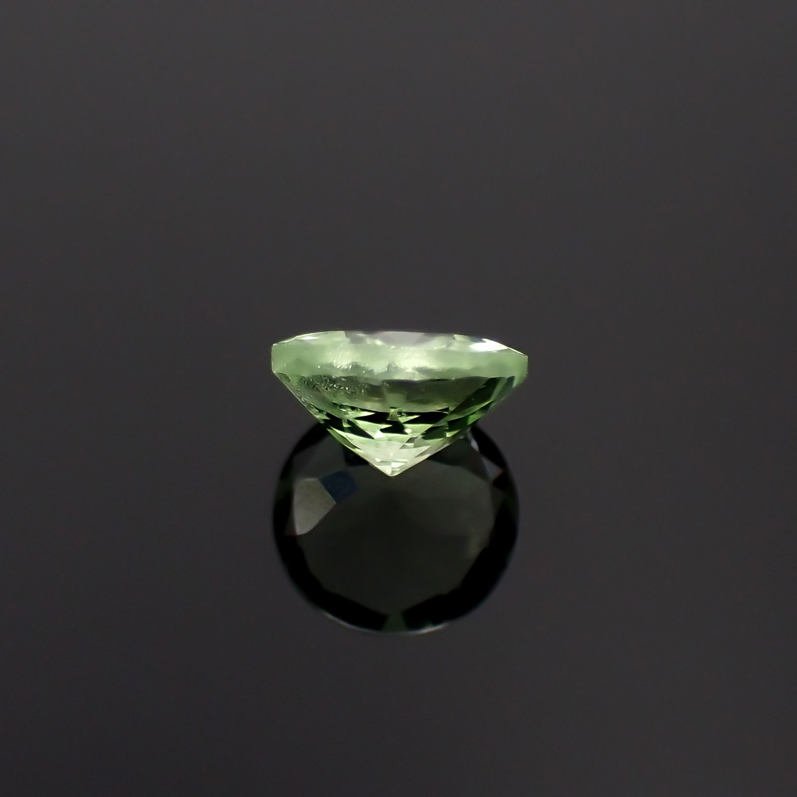 ミントガーネット タンザニア産 0.54ct[231023723]5.1x5.1mm前後