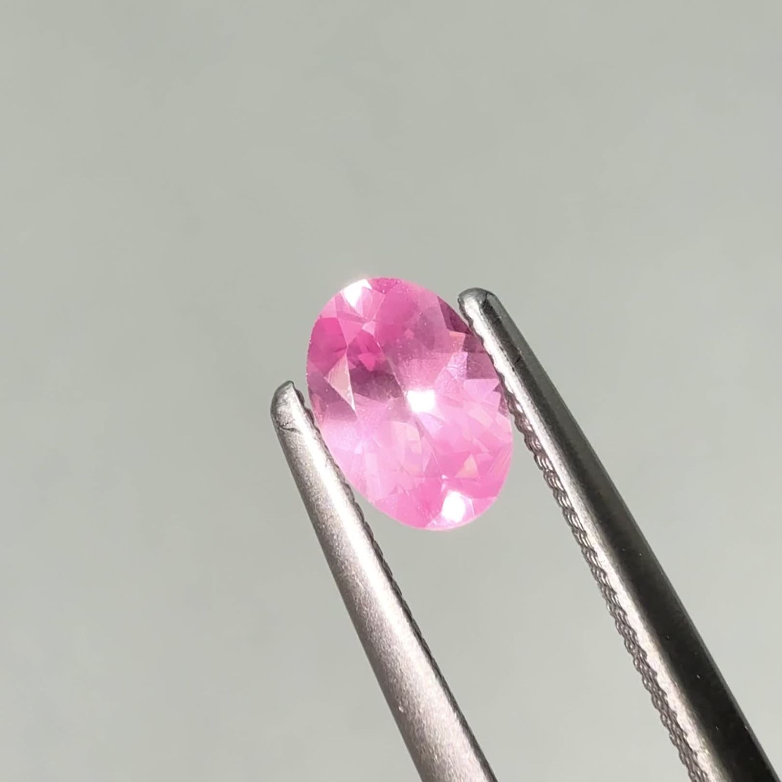 シルキーピンクスピネル タンザニア産 0.49ct / 6x4.2mm前後