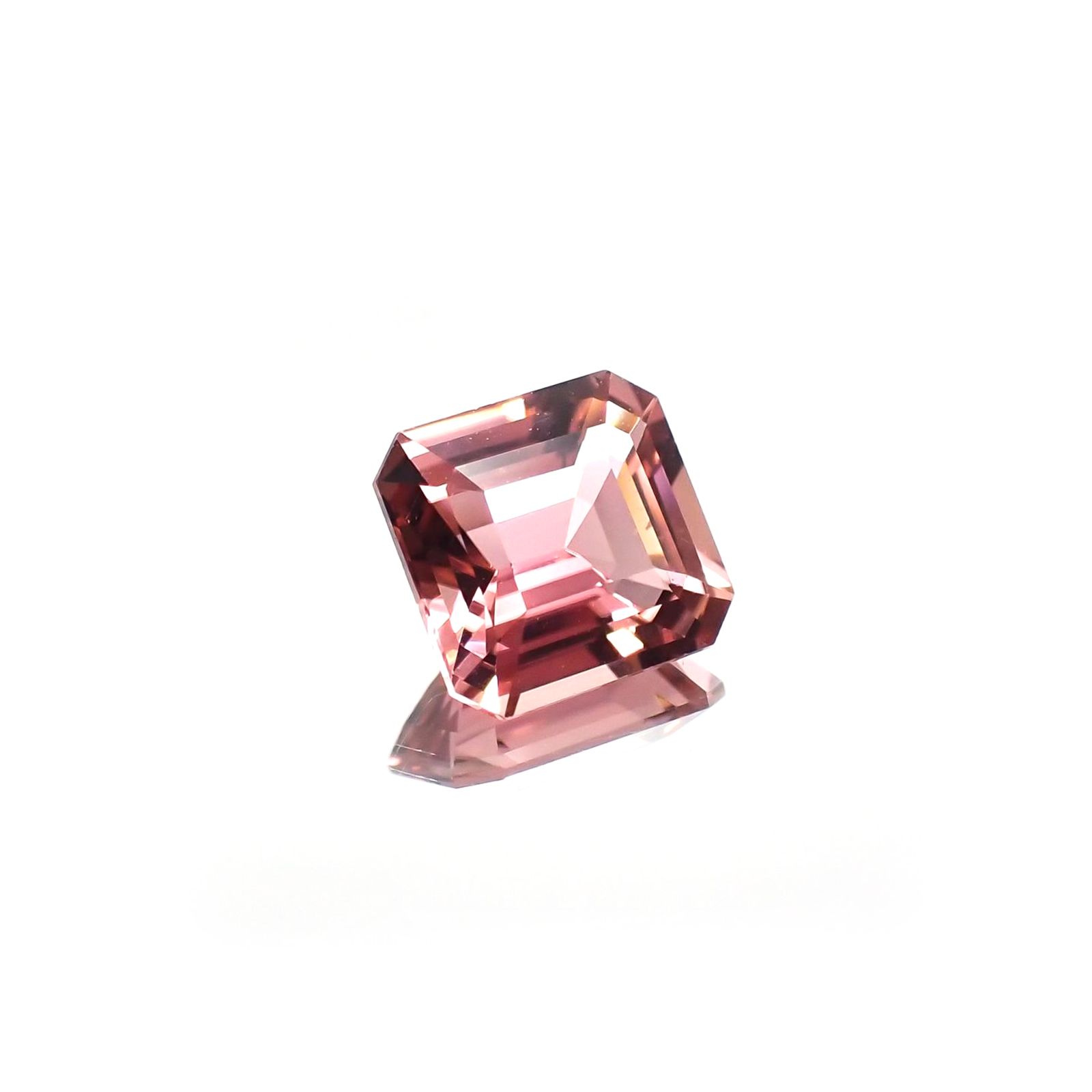 ピンクトルマリン(宝石名ピンク・トルマリン) ルワンダ産 1.746ct ソ付(彩珠)[250711637]7.6×7.3mm前後