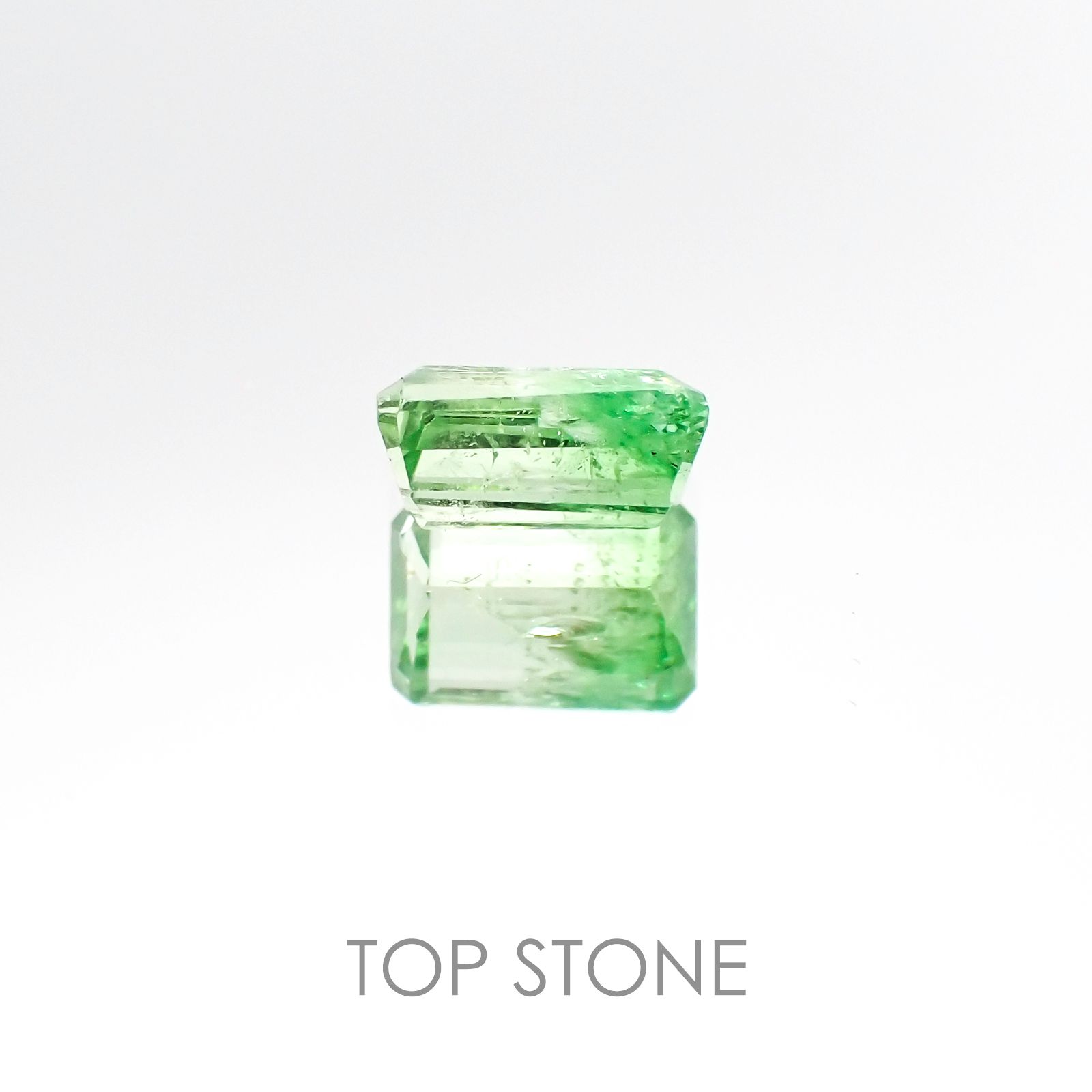 バイカラーツァボライト タンザニア産 ルース 1.22ct[20106524]6.9×4.8mm前後