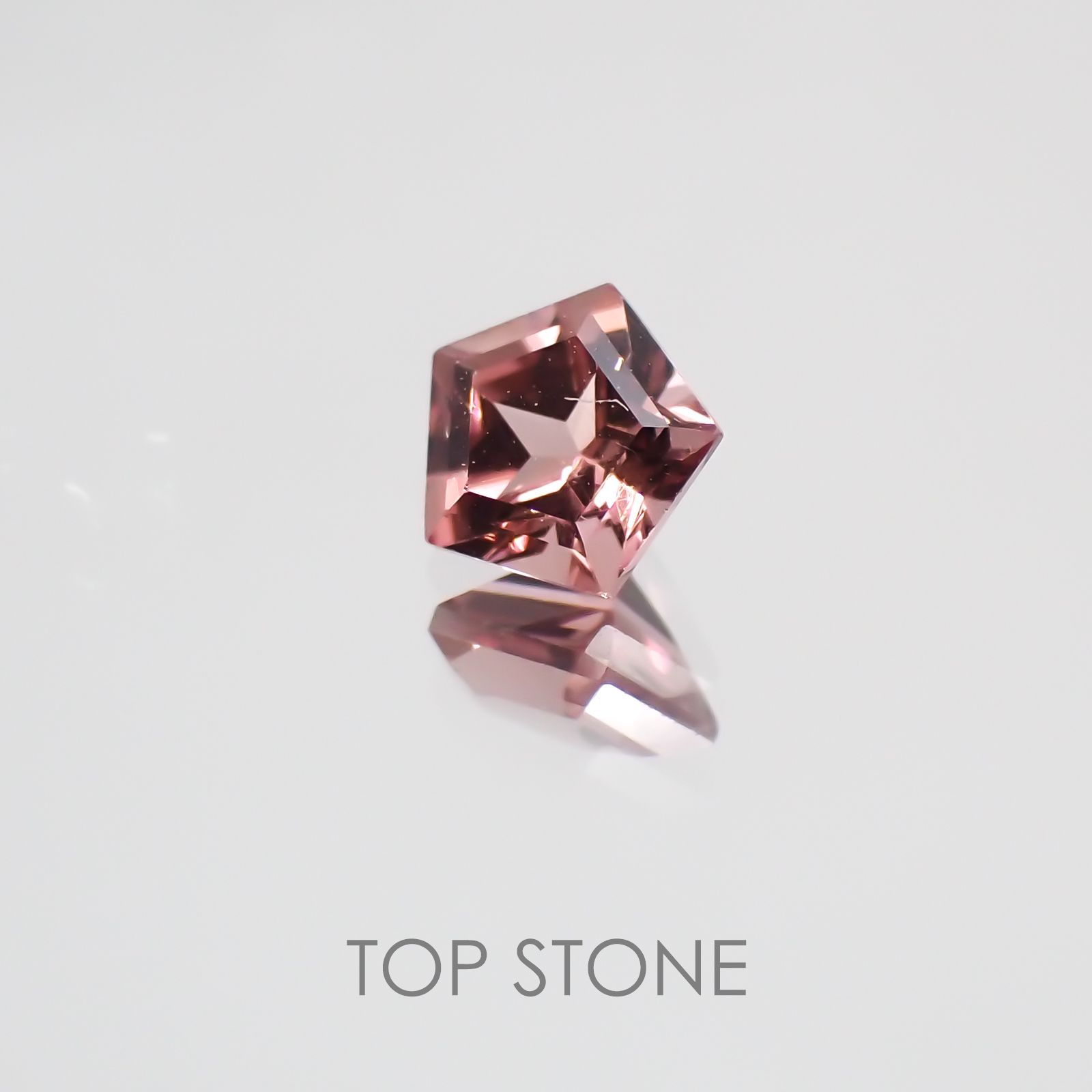 ◇ペンタゴンカット◇マラヤガーネットSA タンザニア産 ルース 0.32ct[210210088]4.2×4.4mm前後