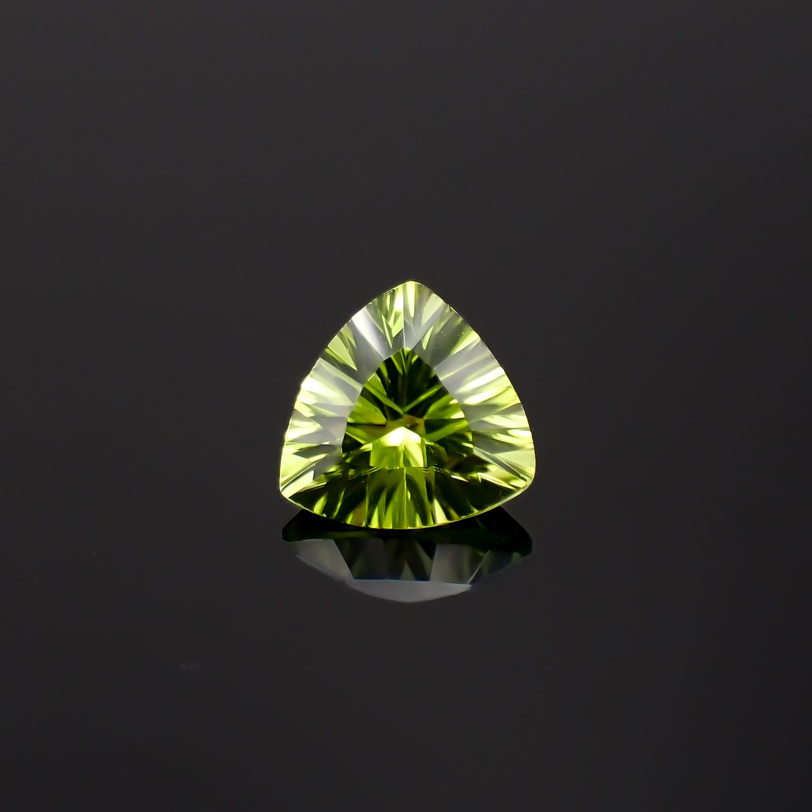 ◇コンケーブカット◇ペリドット 中国産 1.20ct[230622290]7x6.7mm前後