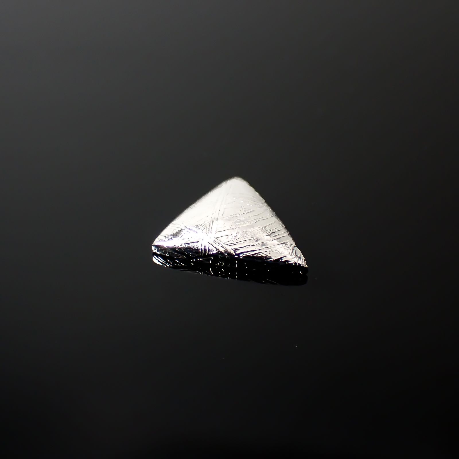 ムオニナルスタ隕石 発見地:スウェーデン 5.87ct[240125793]11.8x11.2mm前後