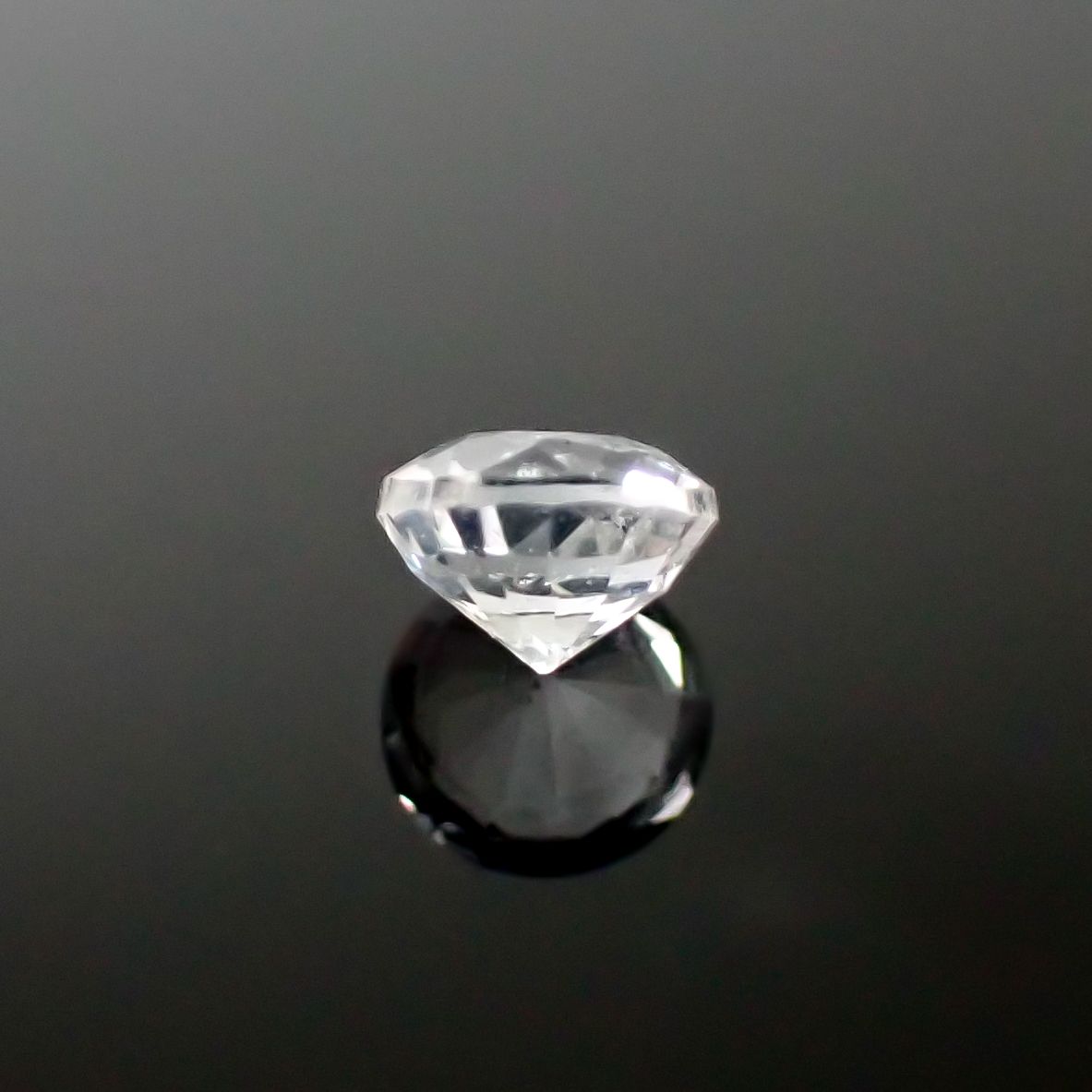 テネブレッセンススキャポライト アフガニスタン産 0.13ct / 3.3x3.3mm前後 [260532260]