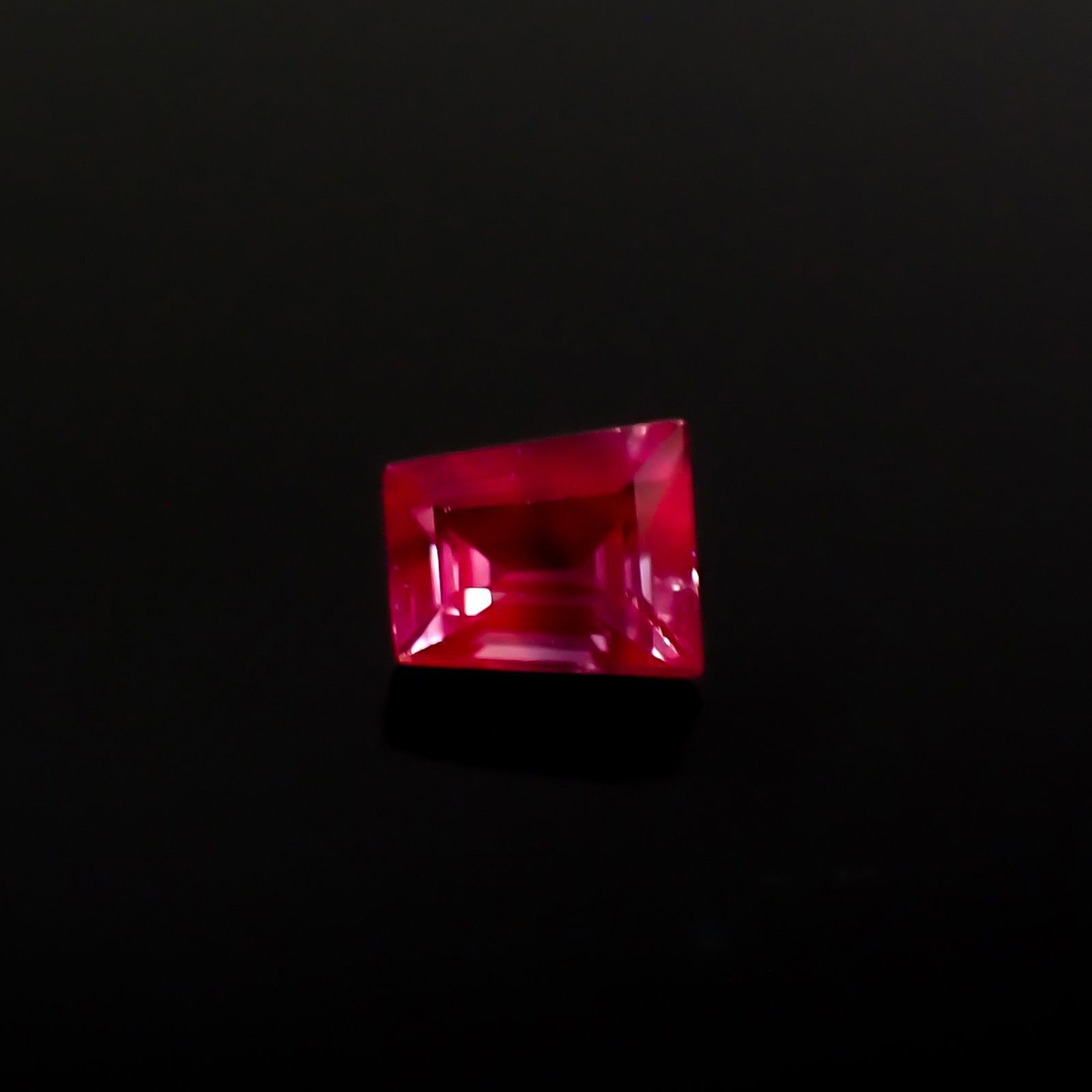 ウィンザーサファイア タンザニア・ウィンザー産 0.19ct / 3.5x3mm前後 [260532129]