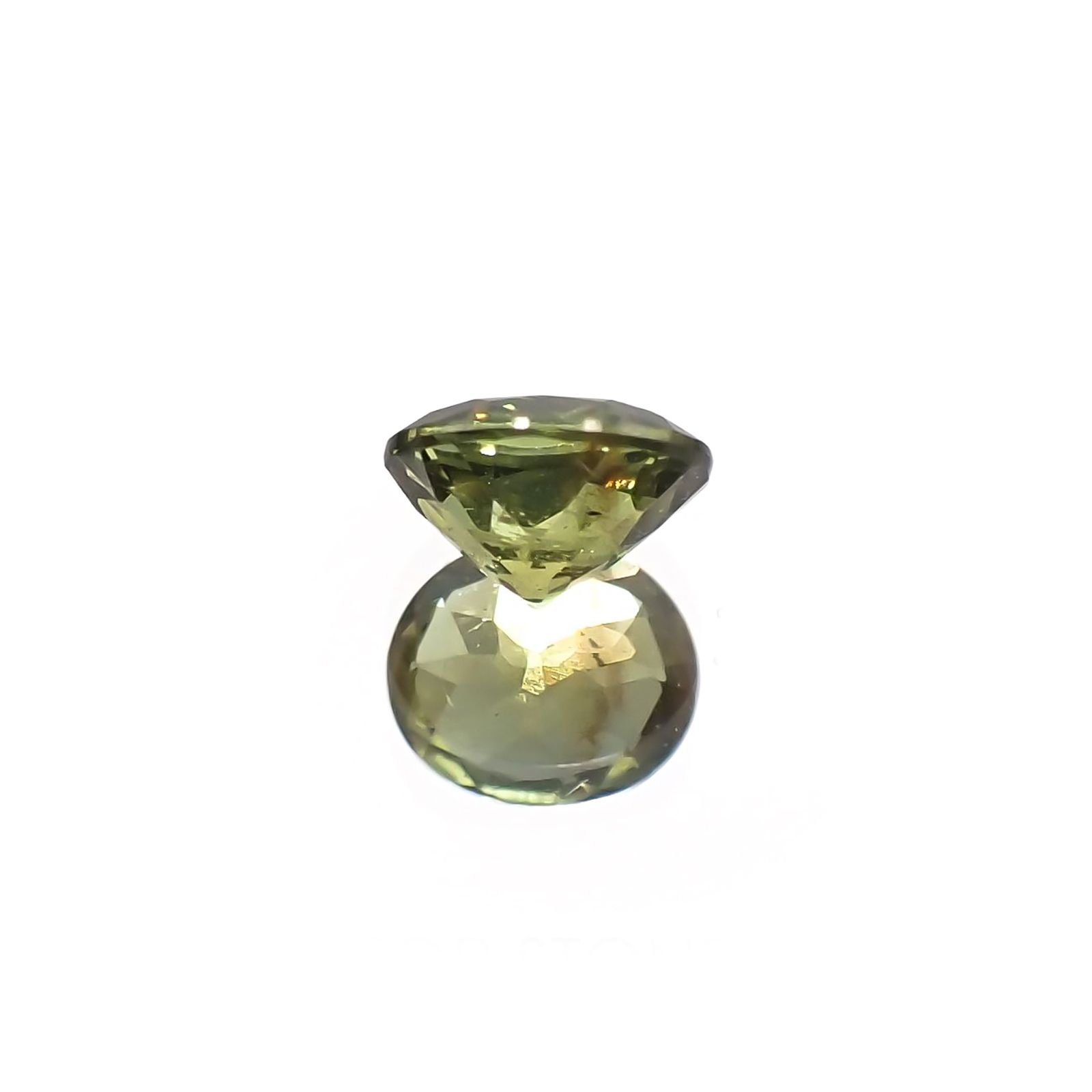 ゴールドシーンサファイア 非加熱(宝石名シーン・サファイア) ケニア産 識別済 0.43ct / 4.7x3.9mm前後 [260812067]