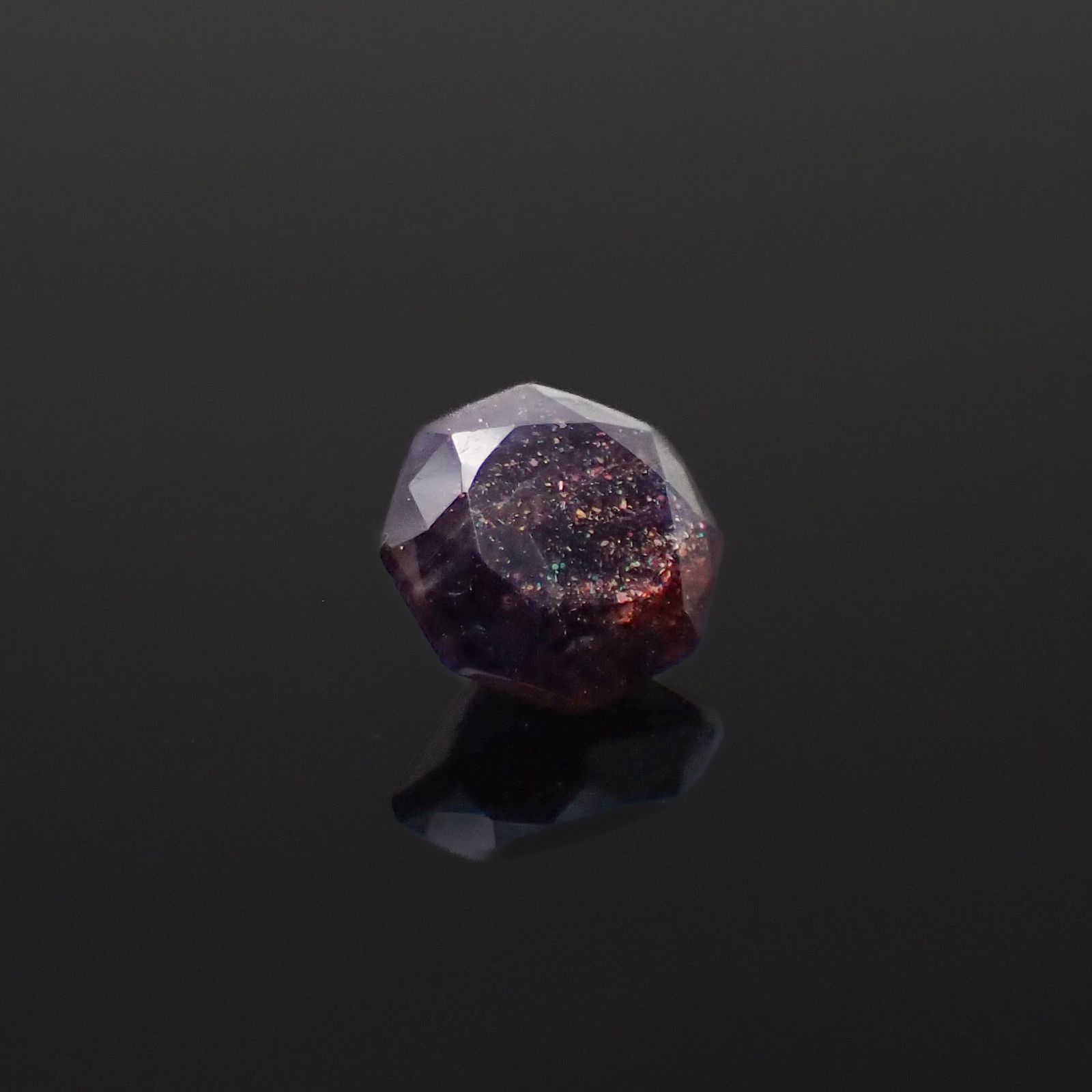 ◇オクタゴンカット◇ブラッドショットアイオライト インド産 0.49ct[230320946]5x5mm前後