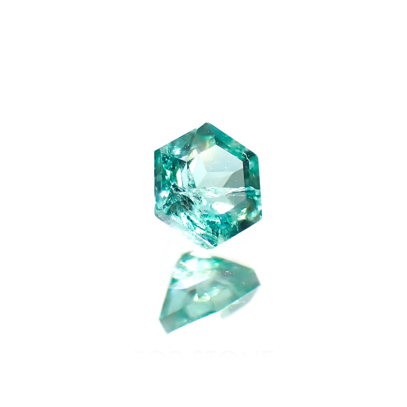 ◇ヘキサゴンカット◇エメラルド(宝石名エメラルド)ザンビア産 識別済 0.13ct / 3.1x3mm前後 [220115193]