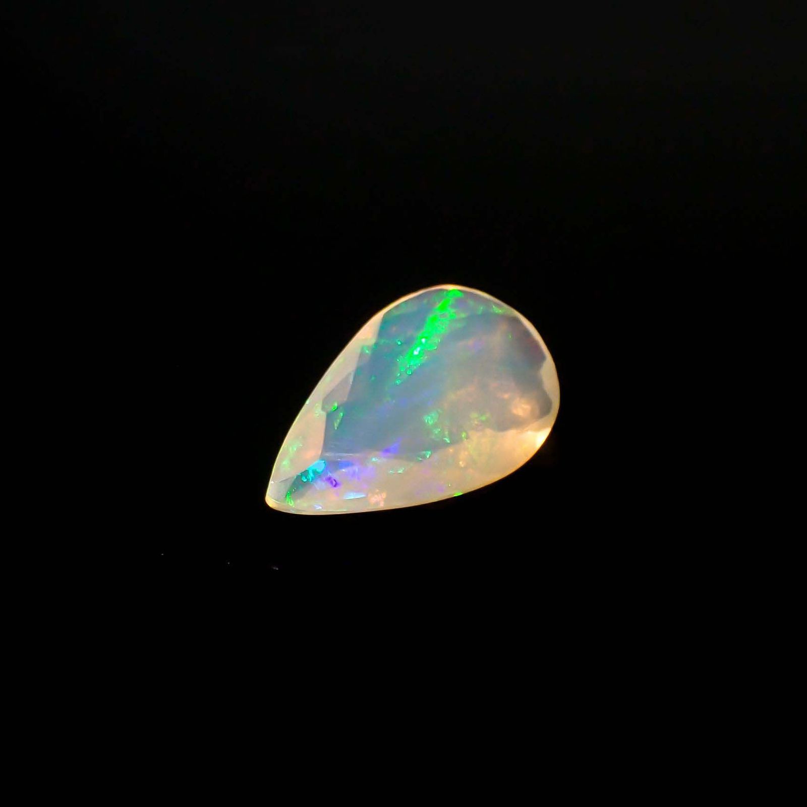 エチオピアオパール(宝石名オパール)エチオピア産 識別済 0.99ct / 11.4x7.1mm前後 [260422908]