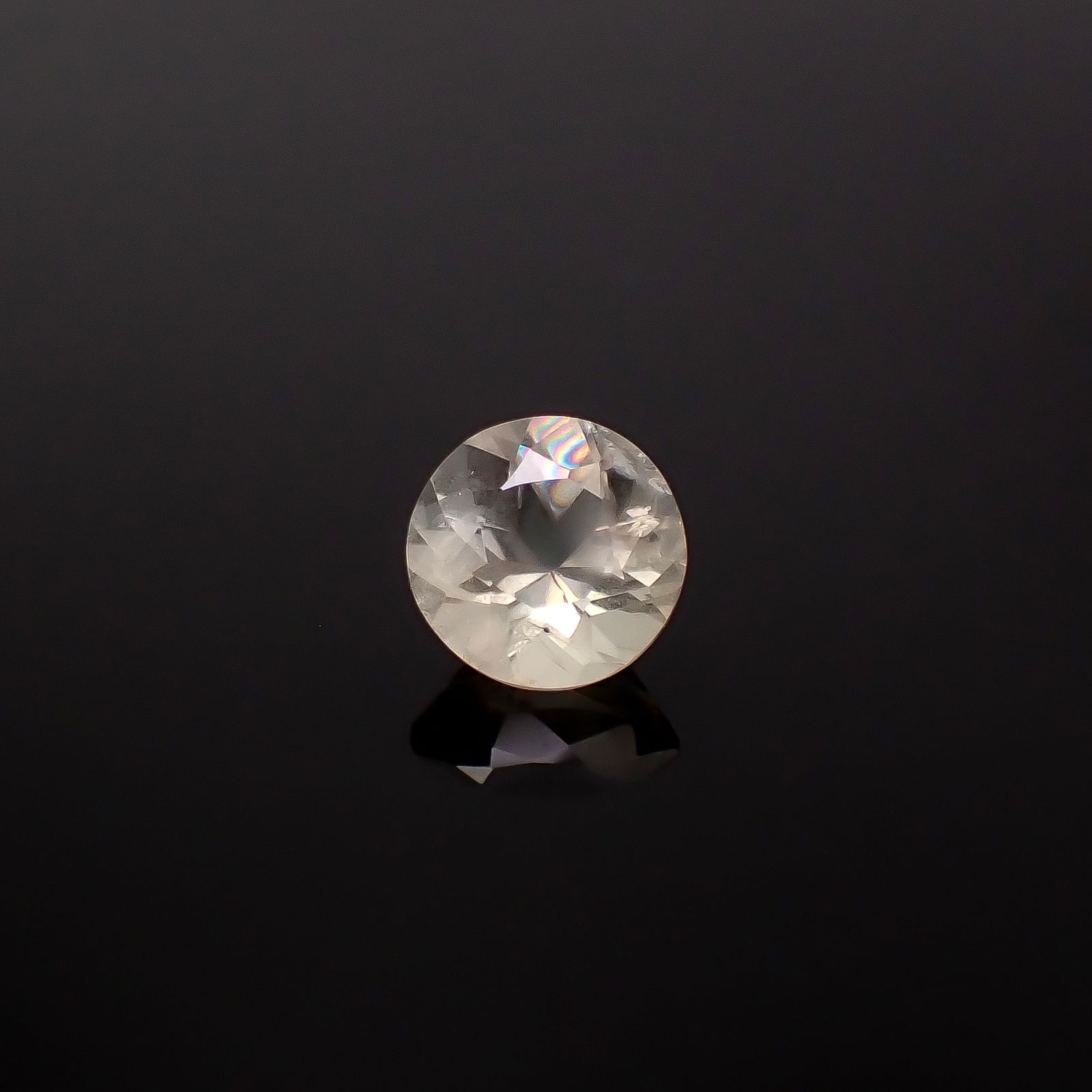 リューサイト 遊色効果あり イタリア産 1.23ct / 7.3x7.2mm前後 [260131556]