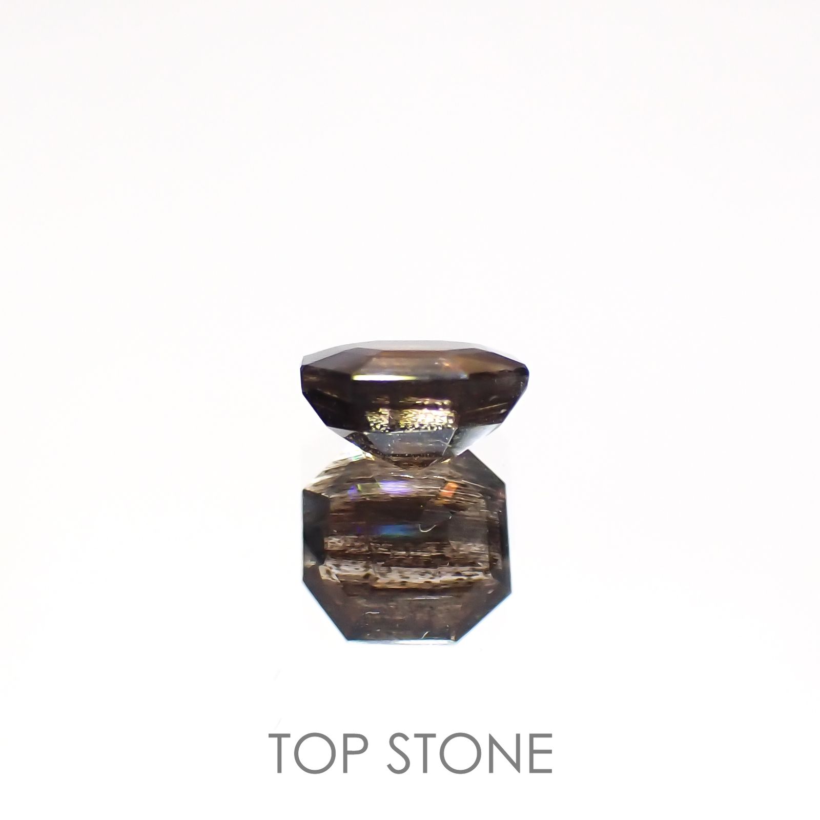 レインボースキャポライト ブラジル産 0.78ct[220616187]5.9x5.7mm前後