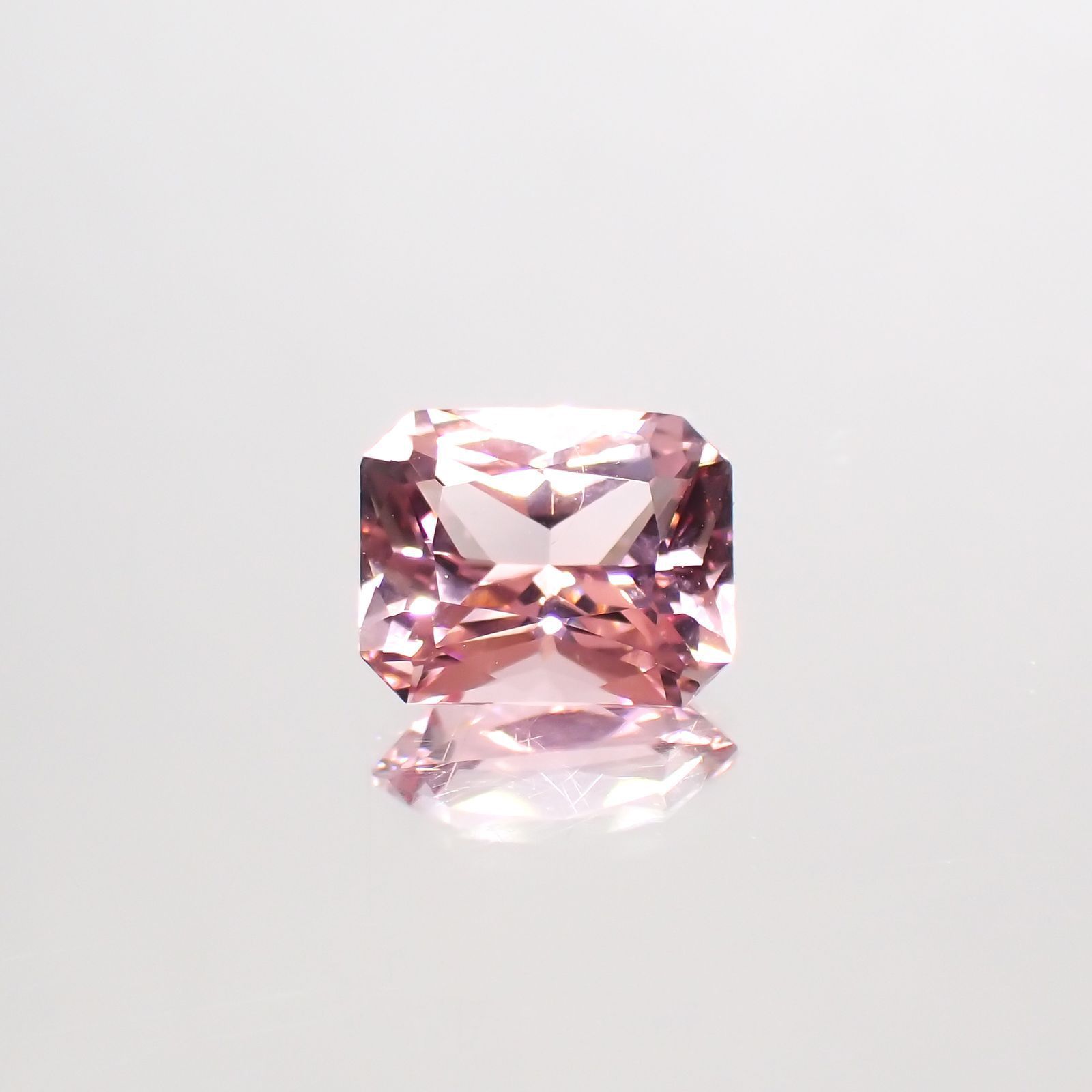 モルガナイト(宝石名モルガナイト)ナイジェリア産 1.589ct ソ付(彩珠)[220114243]8.2x6.5mm前後