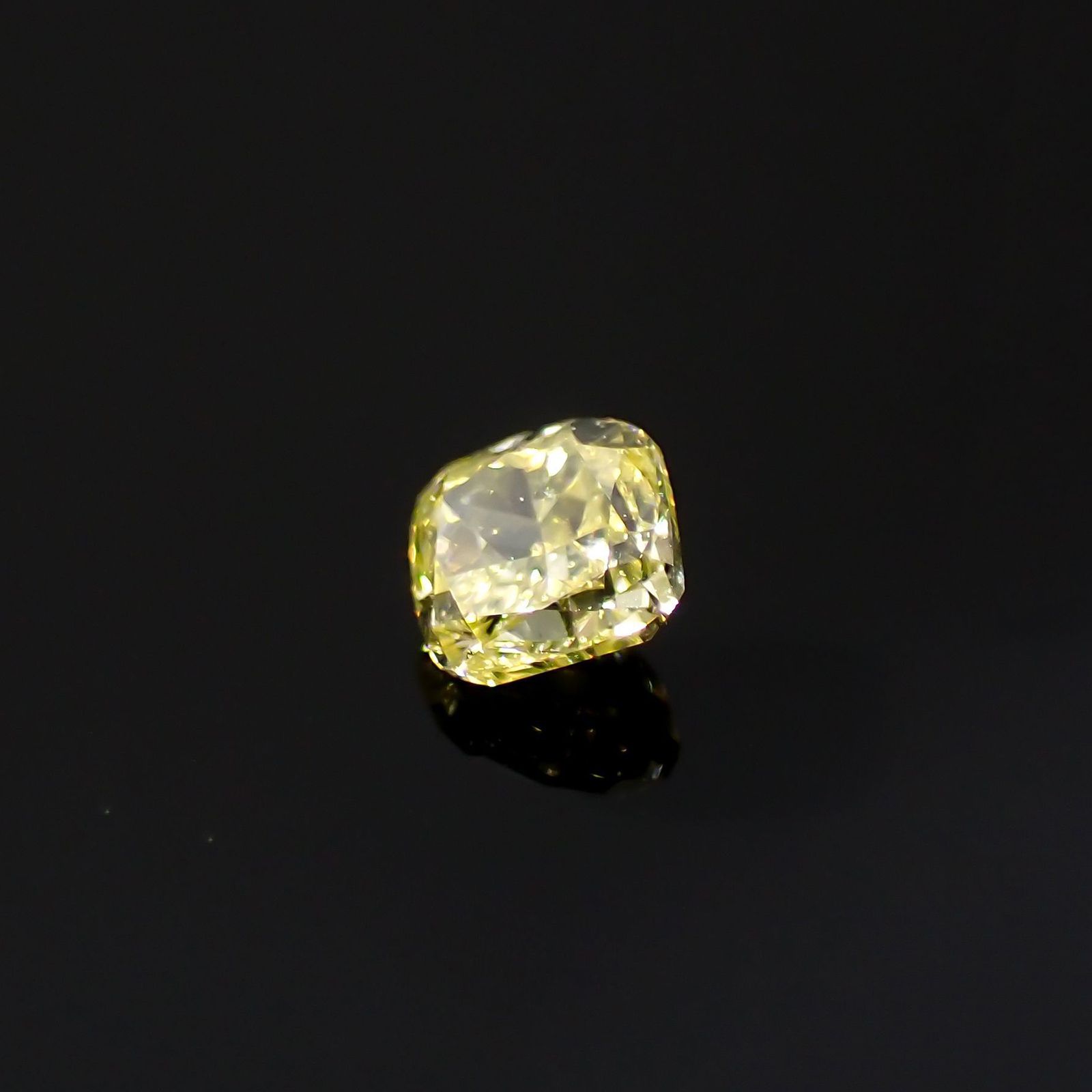 イエローダイヤモンド SI-VS(宝石名ダイアモンド) 0.082ct 識別済[220616390]2.4x2.3mm前後