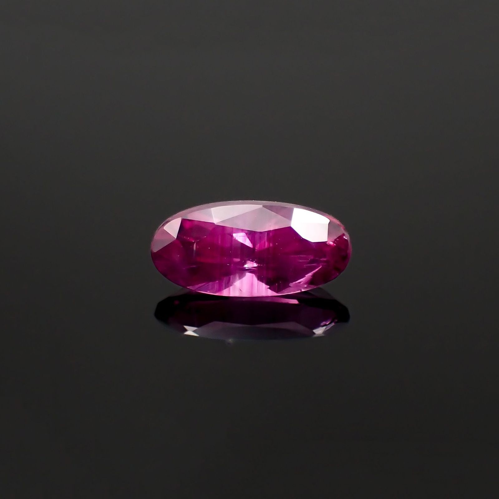 パープルサファイア パキスタン・カシミール産 0.69ct[230119880]7.7x3.6mm前後