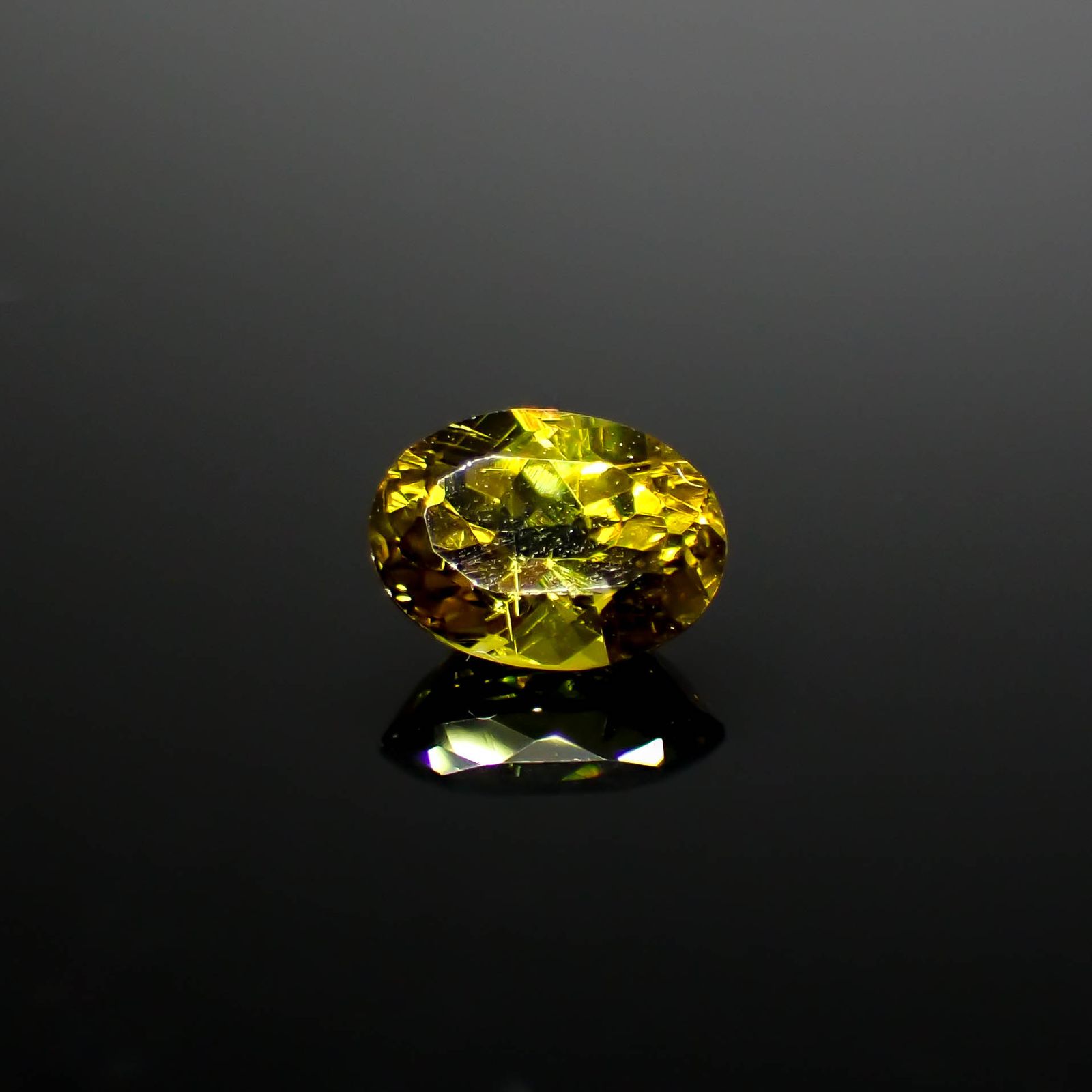 クリノゾイサイト(宝石名クリノゾイサイト)パキスタン産 1.08ct 識別済[250630591]7.2x5.4mm前後