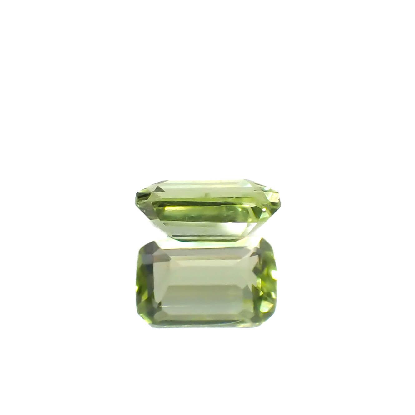 グリーンエンスタタイト(宝石名グリーン・エンスタタイト)カメルーン産 0.46ct 識別済[240125620]5.7x3.7mm前後