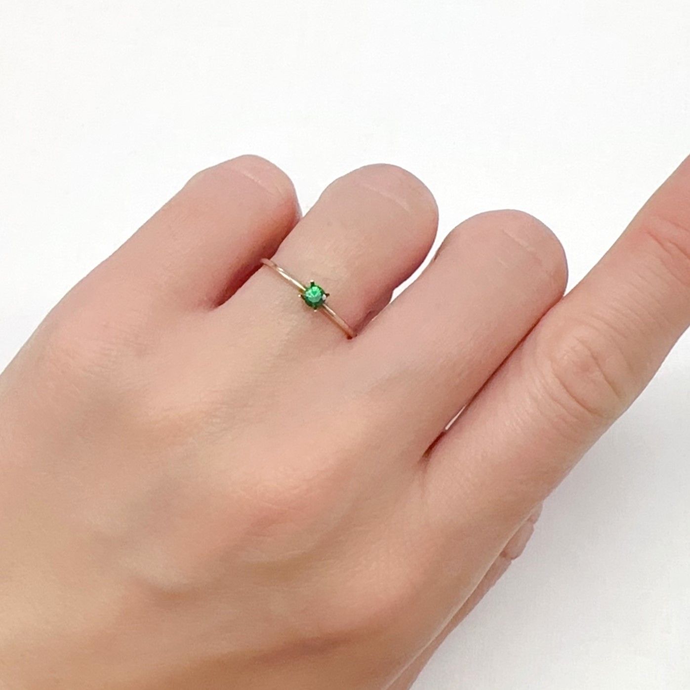 ツァボライト(宝石名グリーン グロッシュラー・ガーネット)タンザニア産 0.12ct 識別済[240226089]3x3mm前後