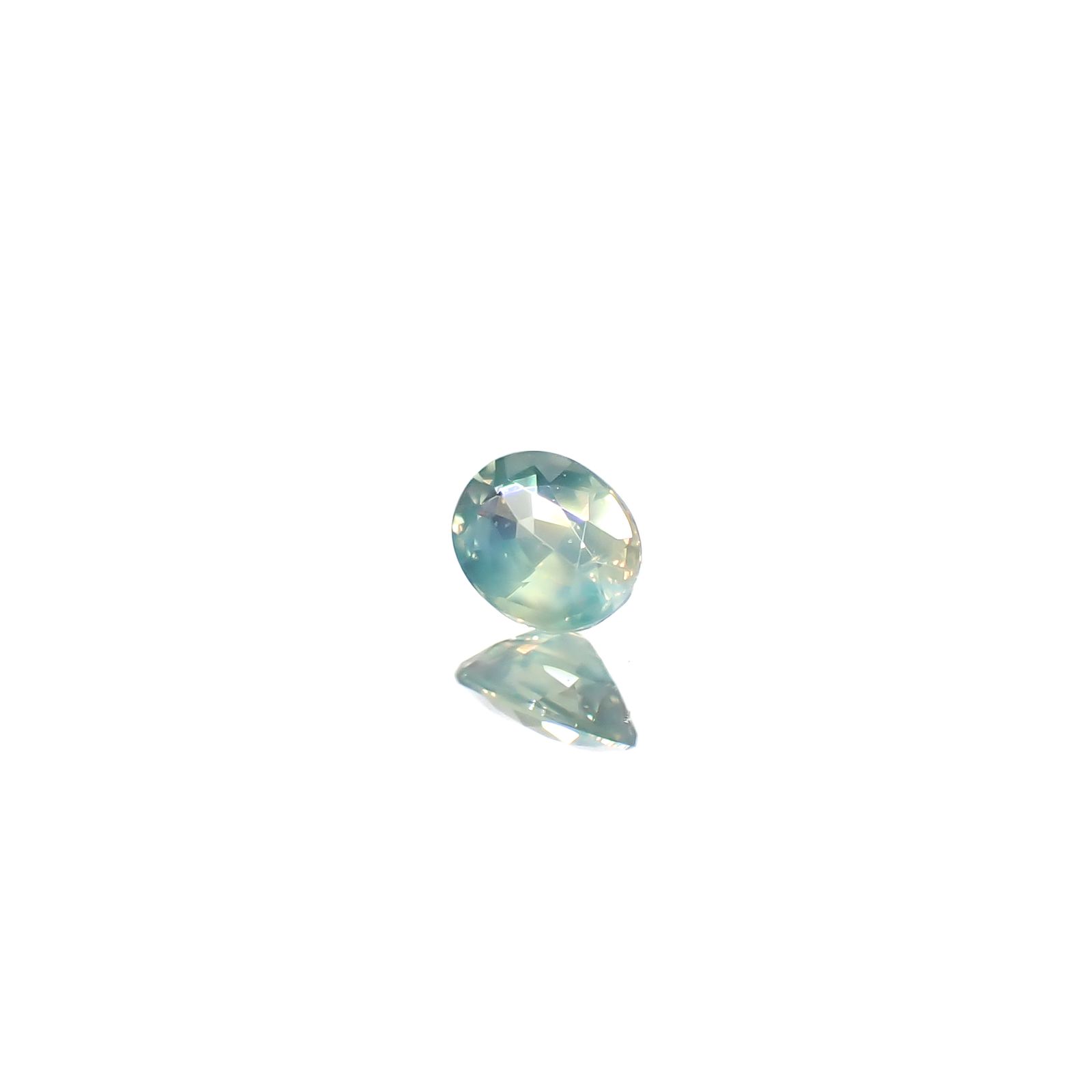 アレキサンドライトキャッツアイ ブラジル・ミナスジェライス州ヘマチタ鉱山産 0.099ct[240527429]3.2x2.4mm前後