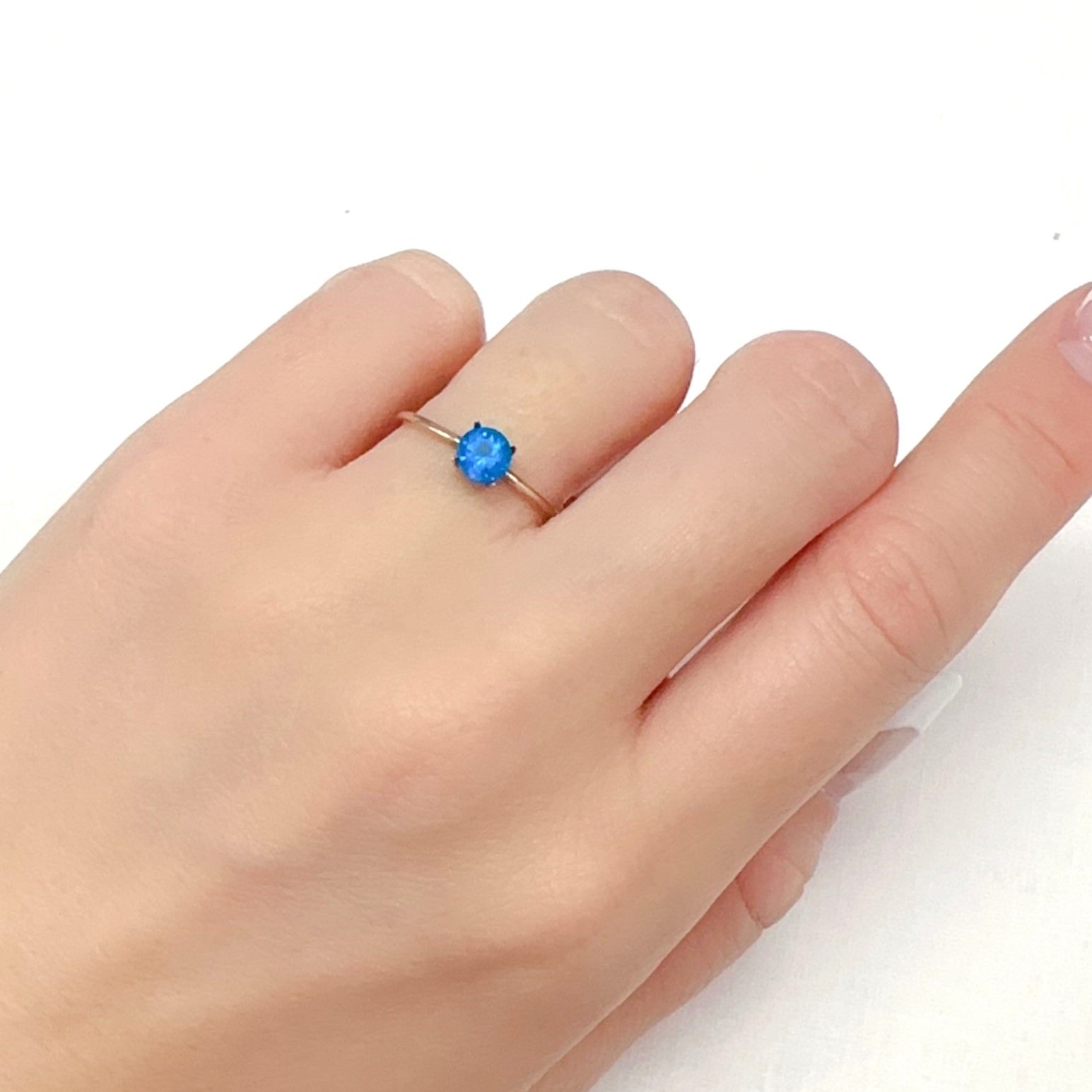 ネオンブルーアパタイト マダガスカル産 0.53ct[231224995]4.9x4.9mm前後