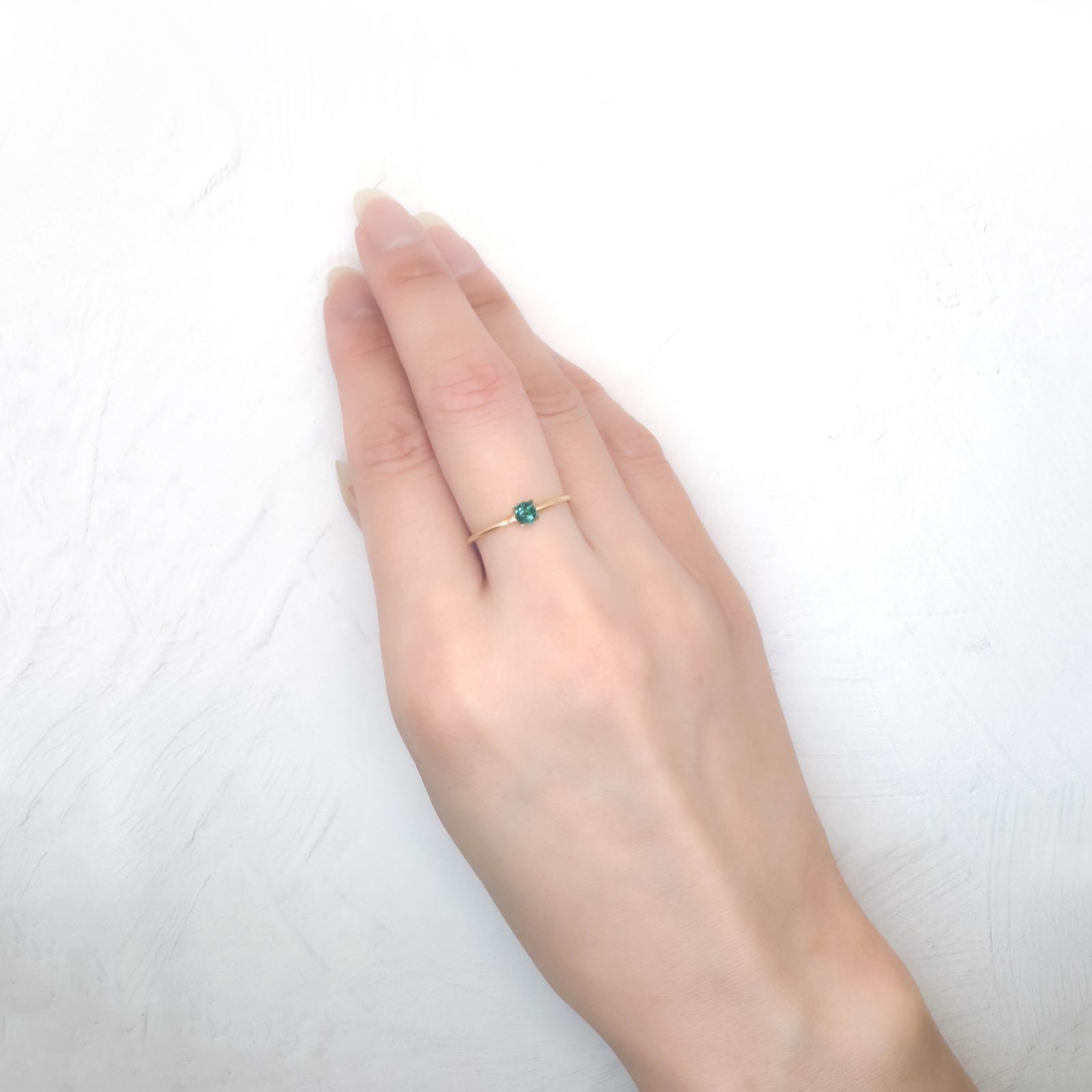 グランディディエライト マダガスカル産 0.18ct / 3.5x3.5mm前後 [250931104]