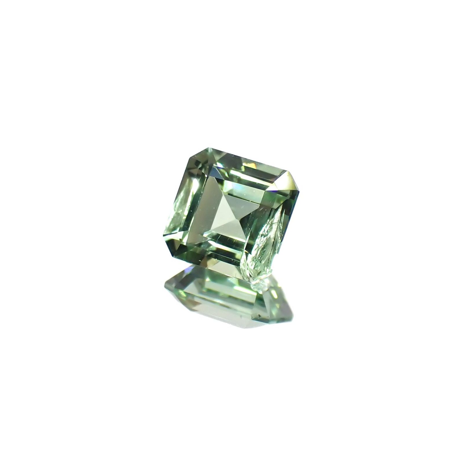 バナジウムコーネルピン(宝石名コーネルピン)タンザニア・タンガ州産 識別済 0.57ct / 4.9x4.8mm前後 [220716764]
