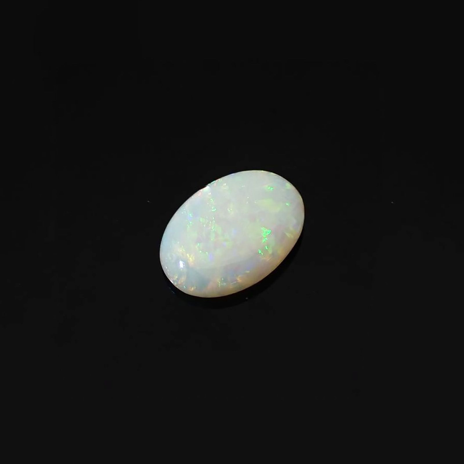 オパール(宝石名ホワイト・オパール)オーストラリア産 ソ付(彩珠) 1.864ct / 12.1x8.7mm前後 [220717007]