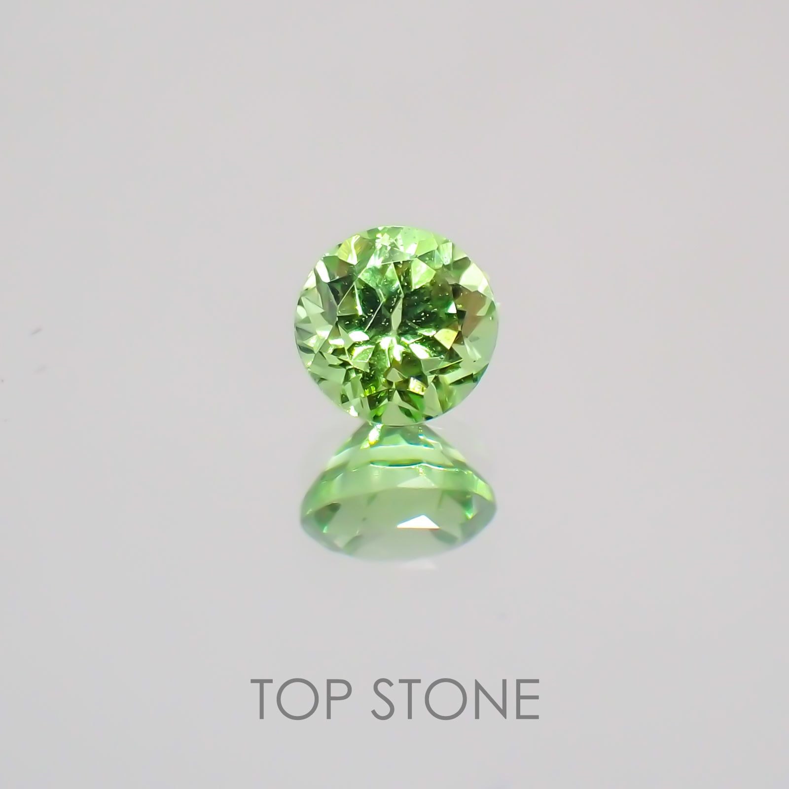 ミントガーネット タンザニア産 ルース 0.35ct[210610007]3.9×3.8mm前後
