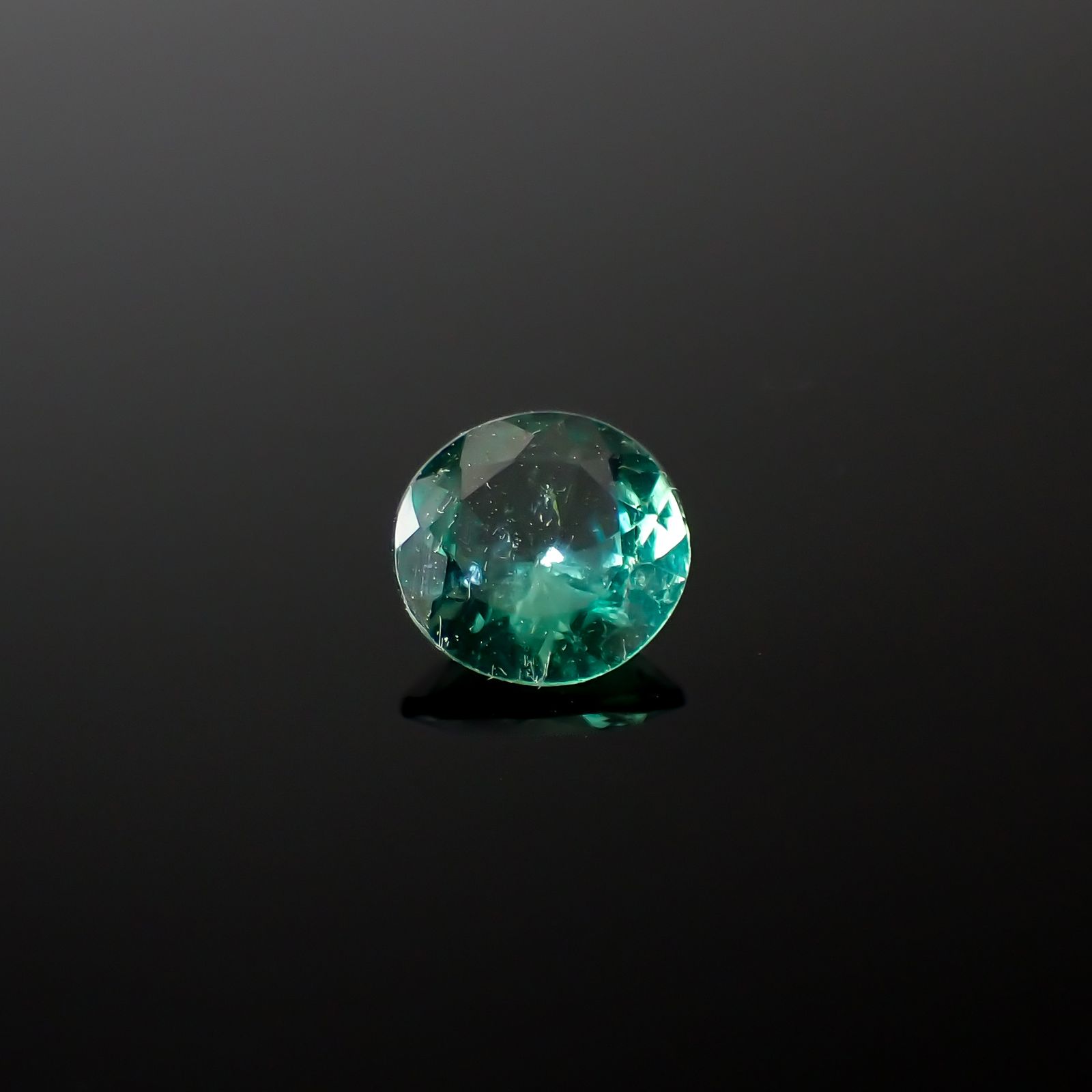 ノーブルモロキサイト マダガスカル産 0.62ct[240326538]5.8x5.6mm前後