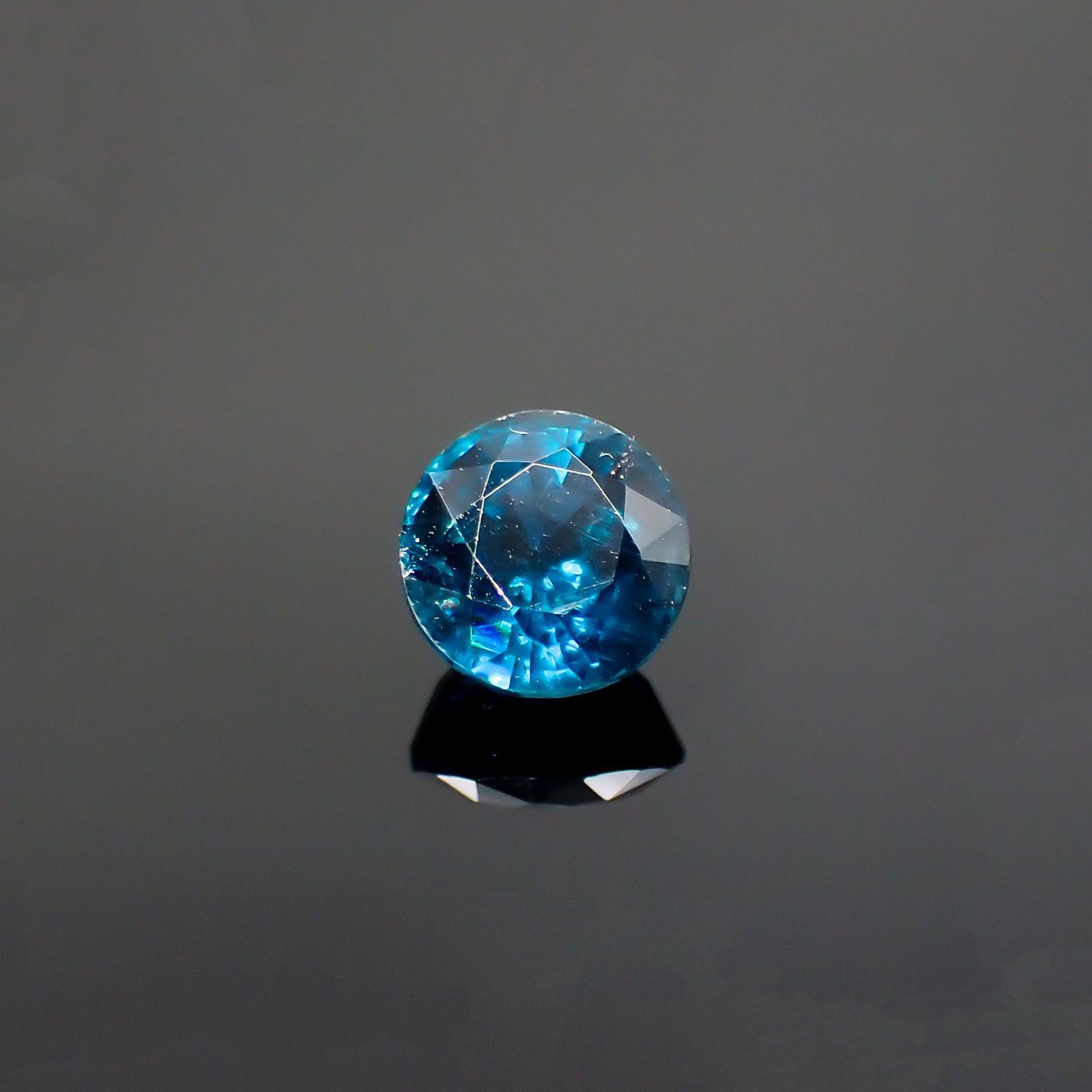 オーシャンブルーカイヤナイト(宝石名カイヤナイト) インド・オリッサ州産 2.06ct 識別済[210912370]7×7mm前後