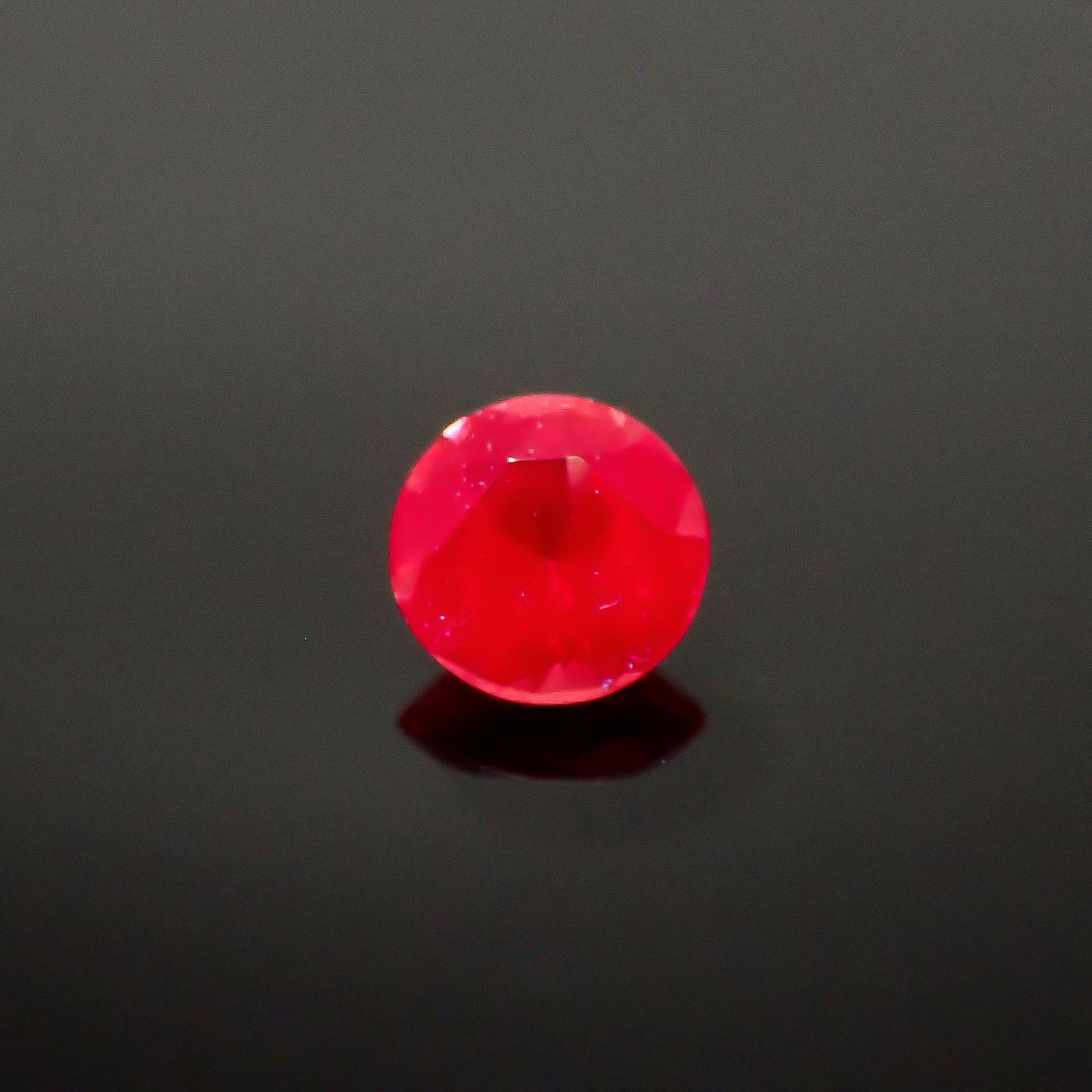 レッドスピネル ビルマ産 0.19ct[240728574]3.6x3.5mm前後