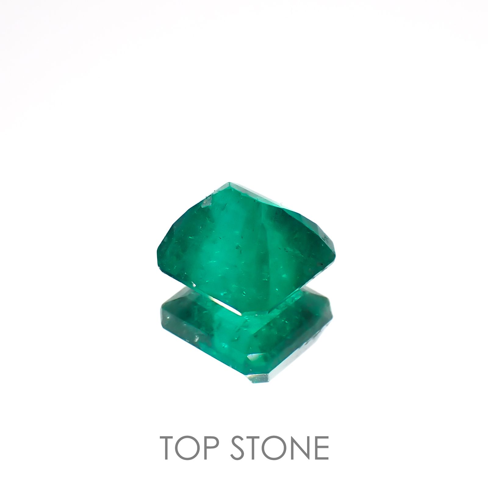 エメラルド(宝石名エメラルド)コロンビア産 0.98ct 識別済[221018883]5.9x5.7mm前後