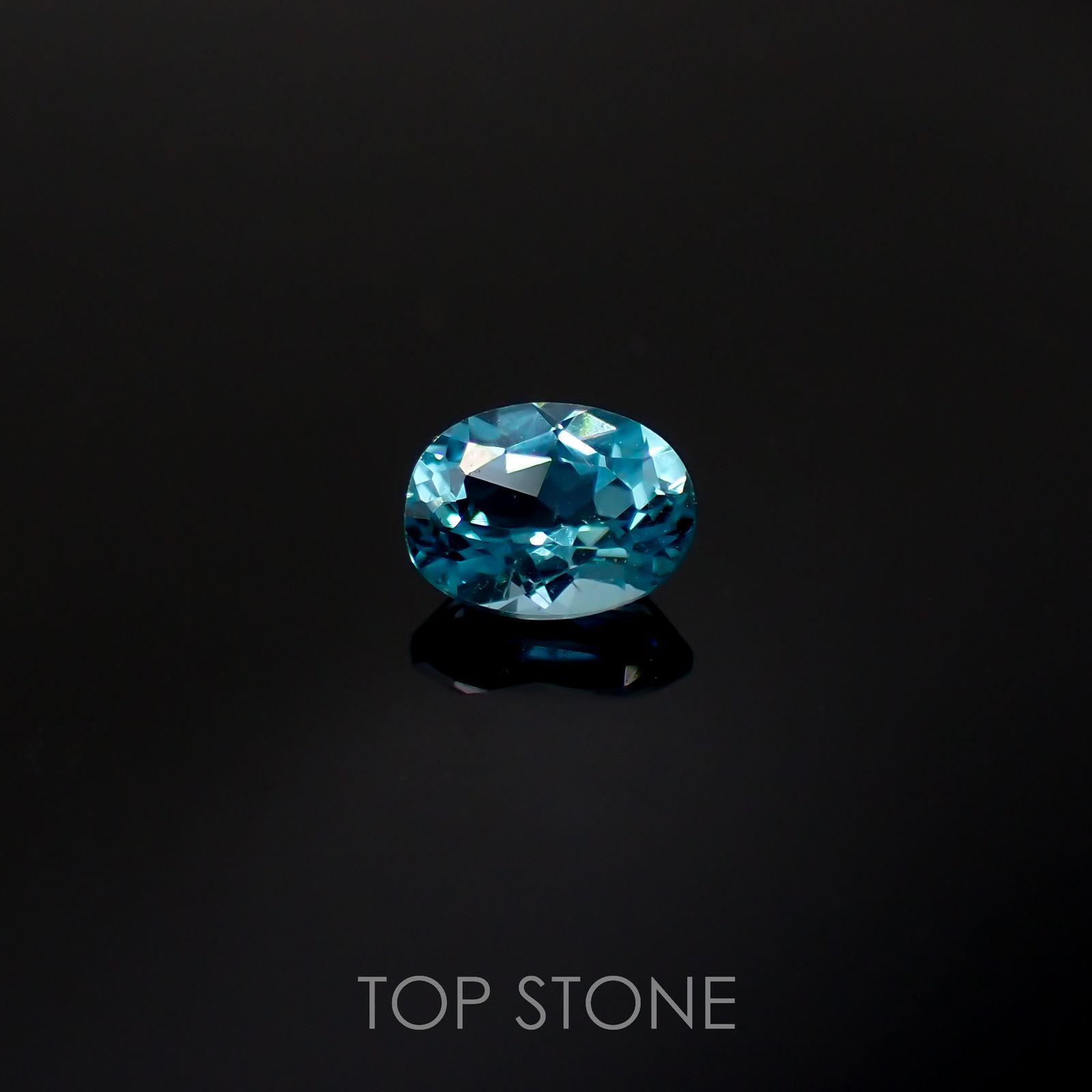 アパタイト(宝石名アパタイト)マダガスカル産 0.66ct 識別済[220616387]6.2x4.6mm前後